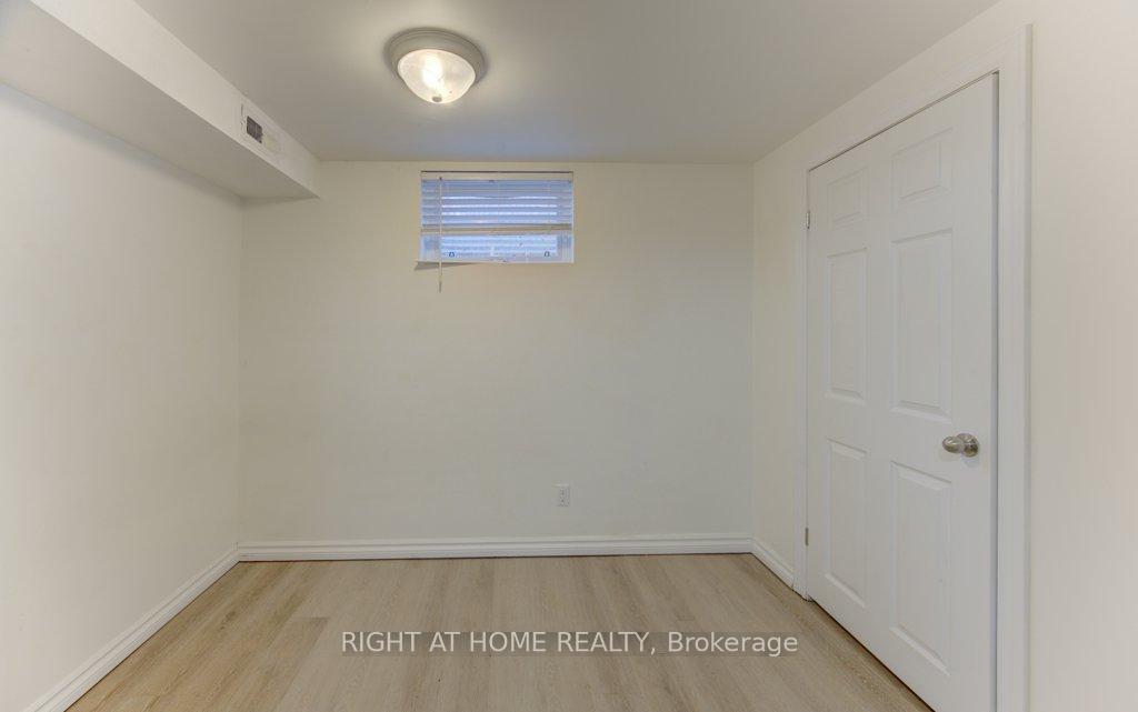 Photo 26 of 204 Holborn Drive, Kitchener, Heritage Park - Kitchener — HOMEH
