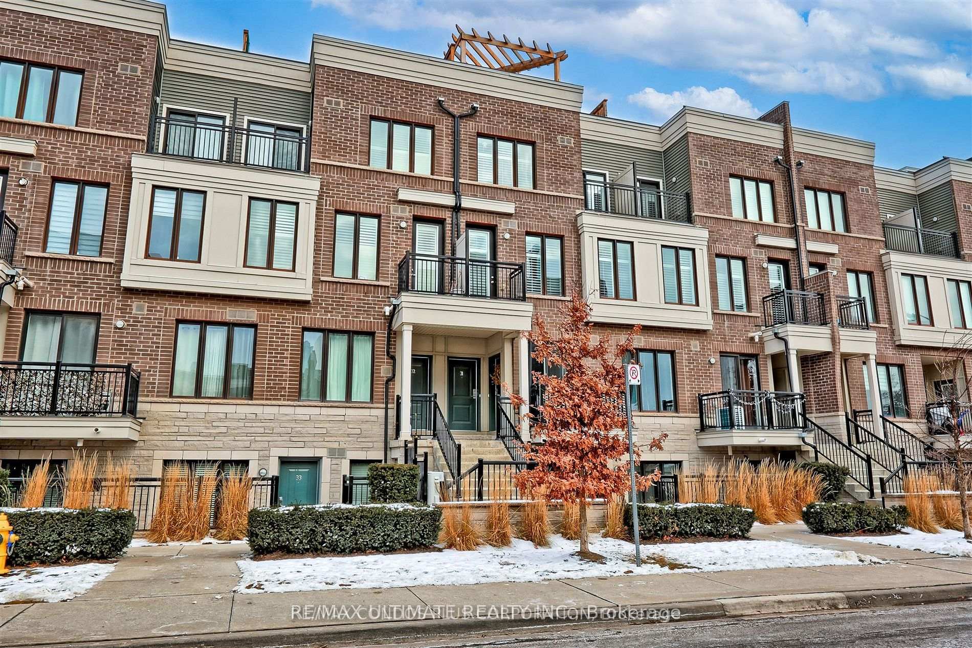 Front of Unit 31, 70 Eastwood Park Gardens