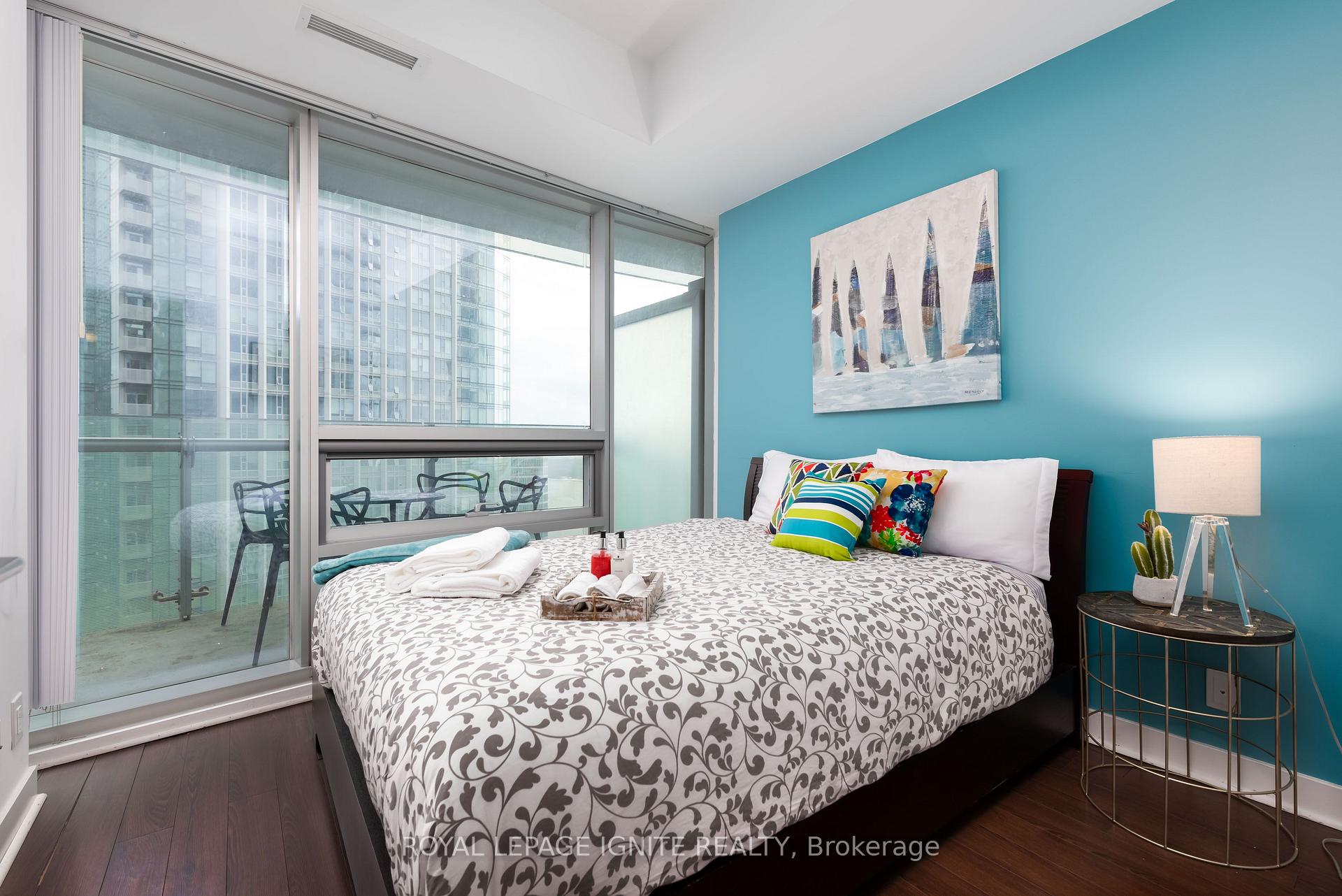 Photo 11 of Unit 3303, 14 York Street, Toronto, Waterfront Communities — HOMEH