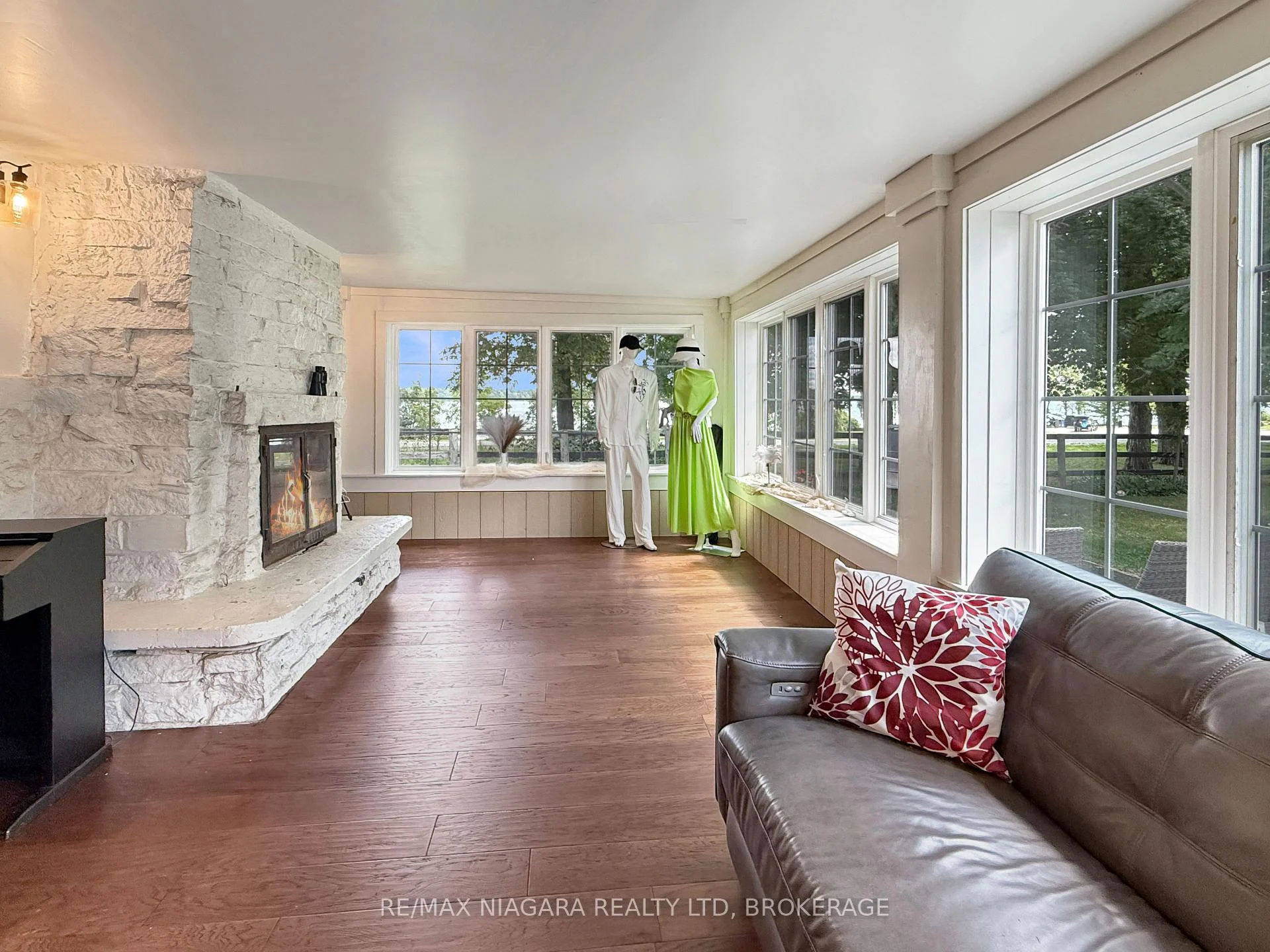 Photo 2 of 13693 Niagara River Parkway, Niagara Falls, Lyons Creek — HOMEH