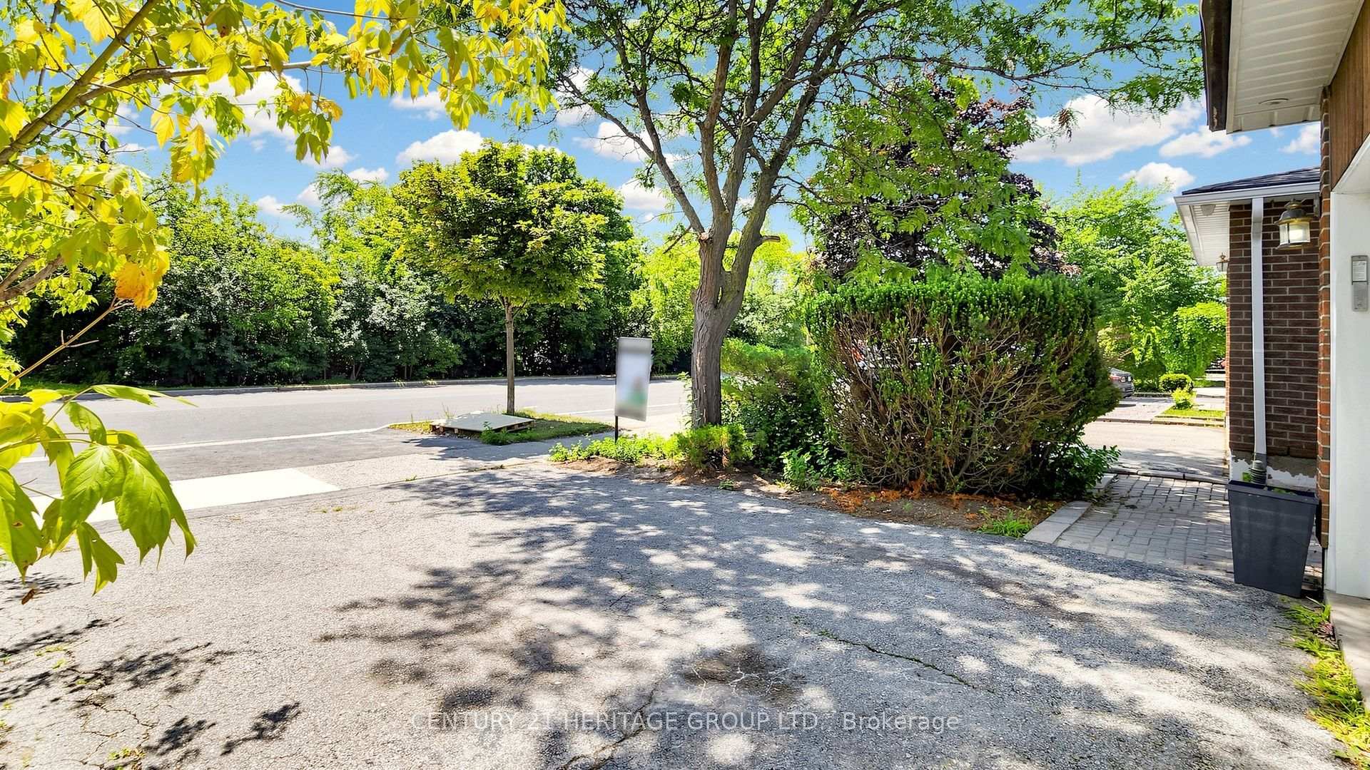 Photo 3 of 52 Lund Street, Richmond Hill, North Richvale — HOMEH