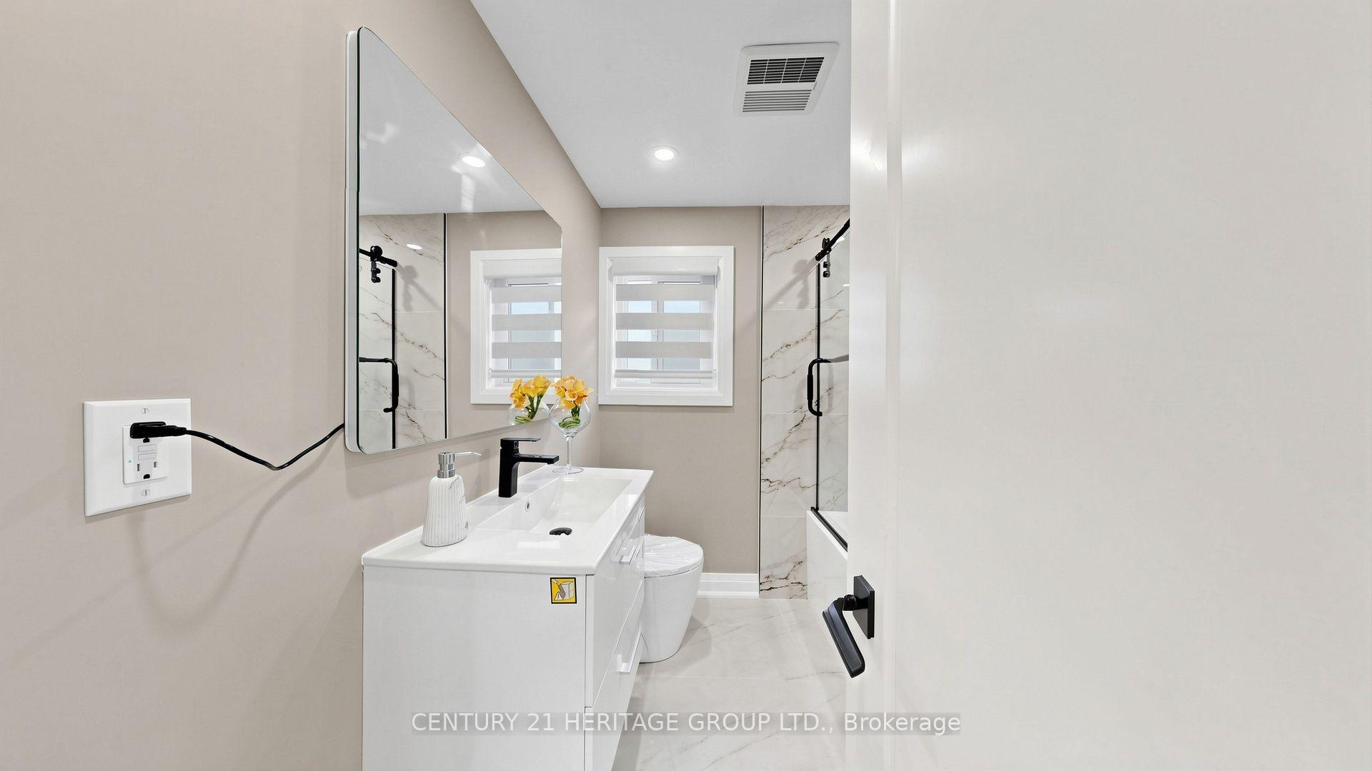 Photo 23 of 52 Lund Street, Richmond Hill, North Richvale — HOMEH