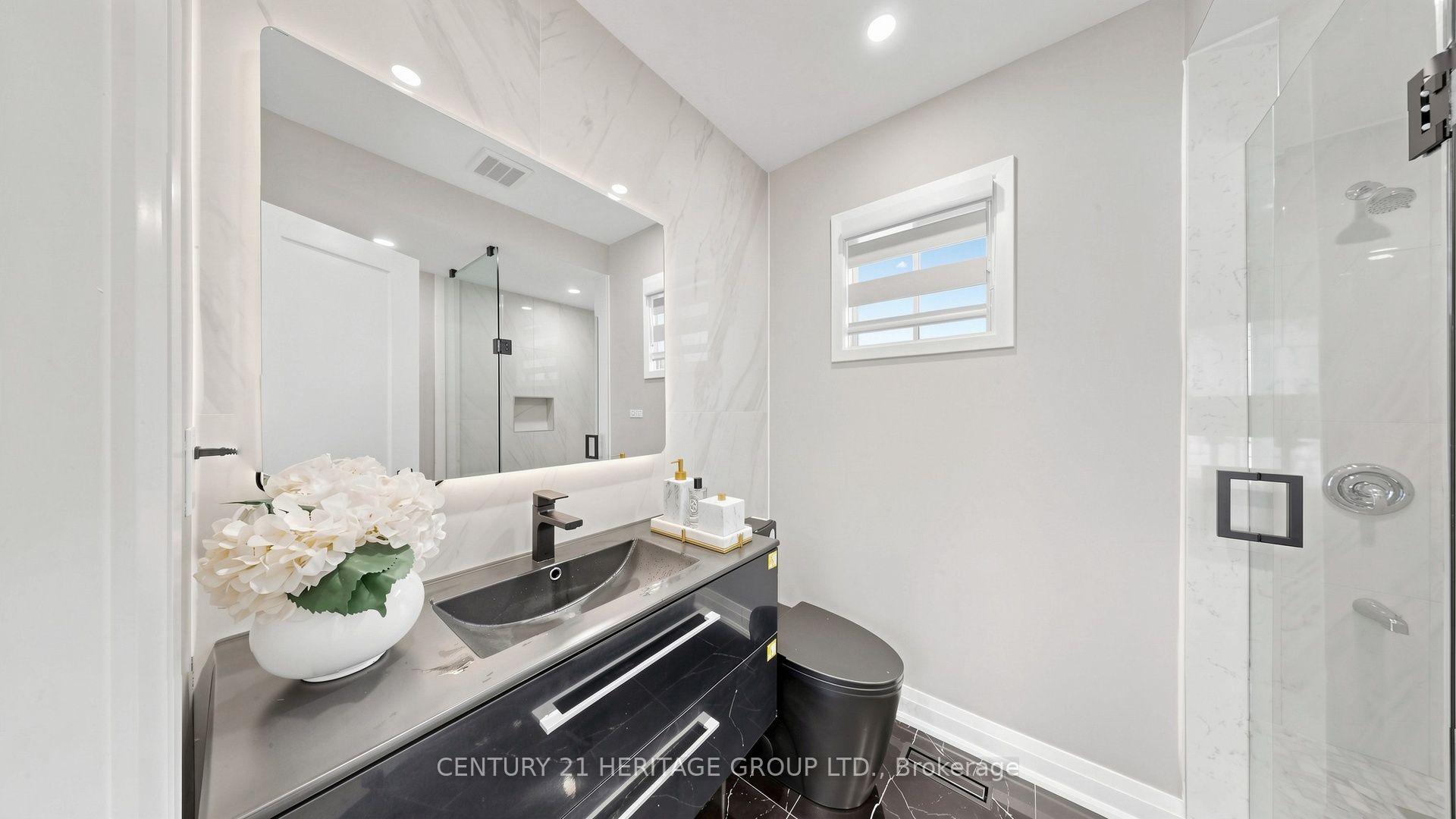 Photo 28 of 52 Lund Street, Richmond Hill, North Richvale — HOMEH