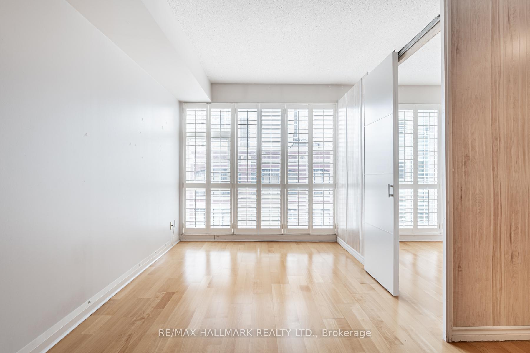 Photo 5 of Unit 701, 220 Victoria Street, Toronto, Church-Yonge Corridor — HOMEH