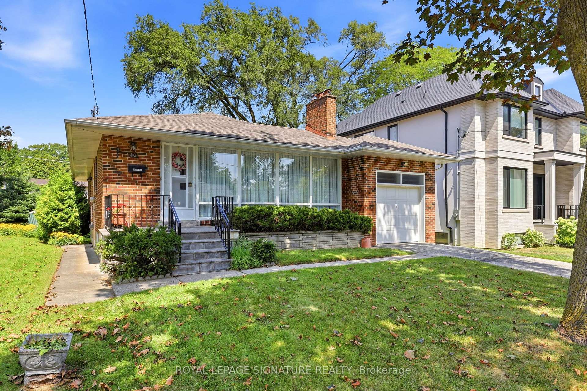 Photo 2 of 40 Kirk Bradden Road E, Etobicoke, Stonegate-Queensway — HOMEH