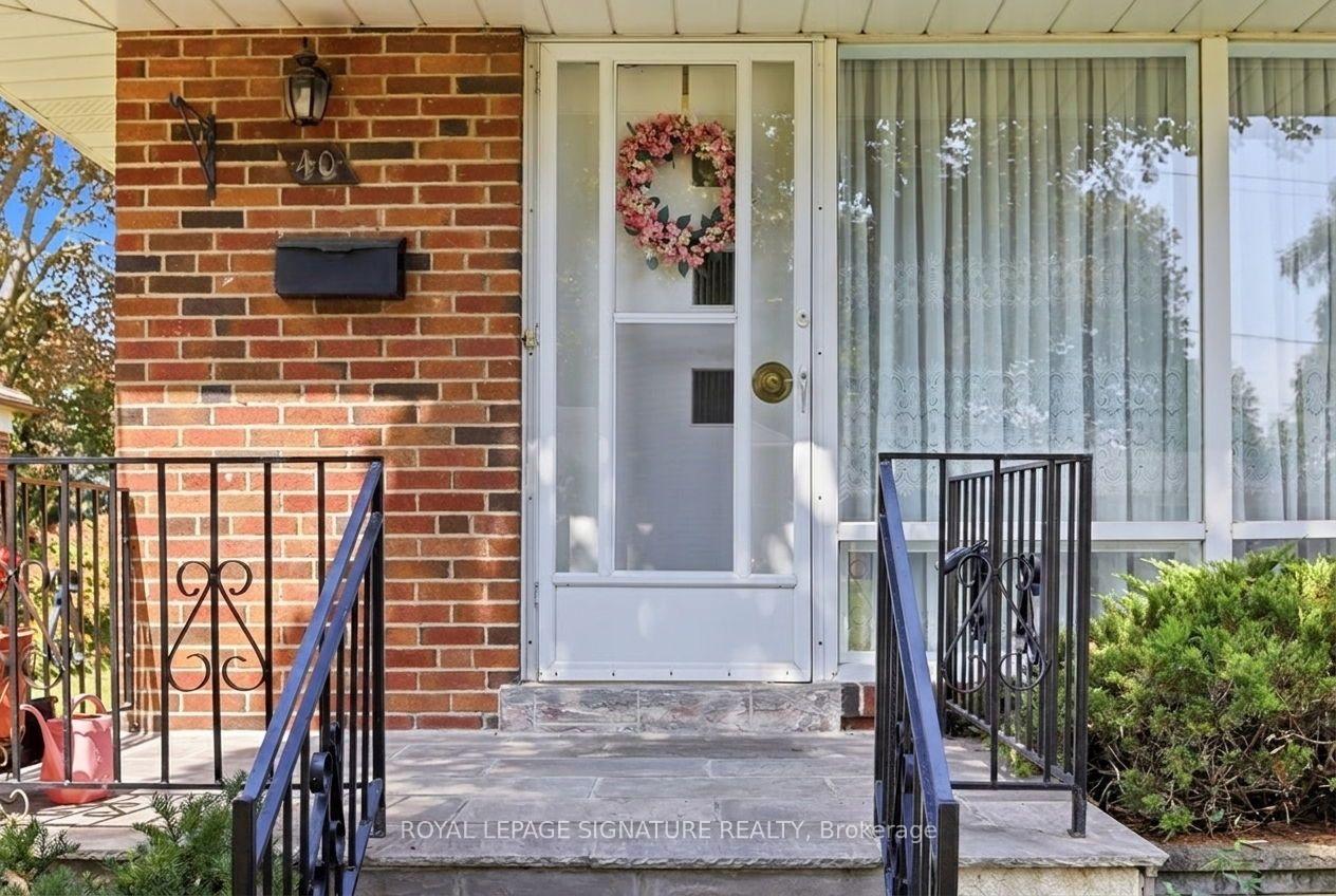 Photo 3 of 40 Kirk Bradden Road E, Etobicoke, Stonegate-Queensway — HOMEH