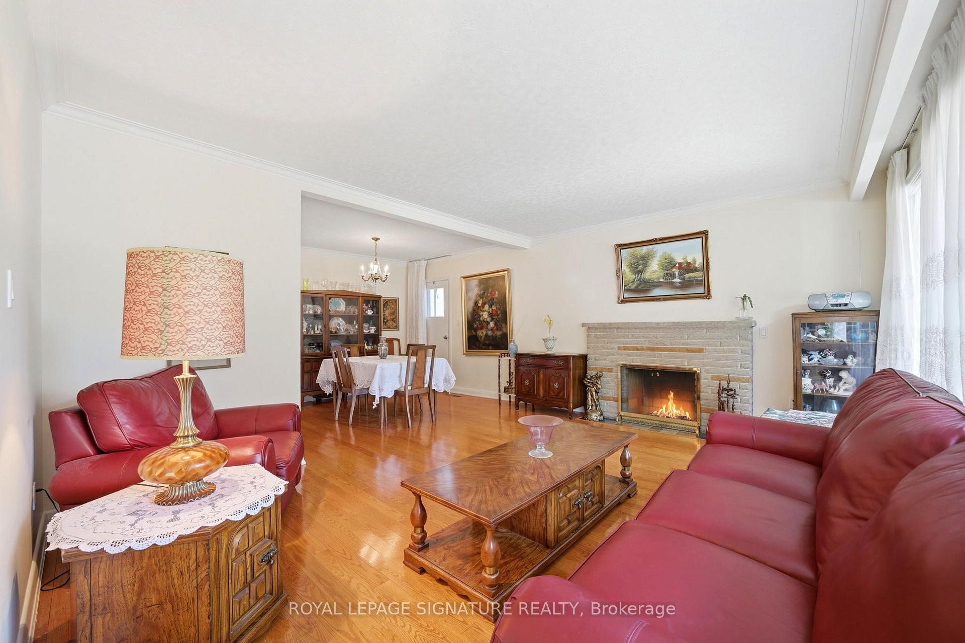 Photo 5 of 40 Kirk Bradden Road E, Etobicoke, Stonegate-Queensway — HOMEH