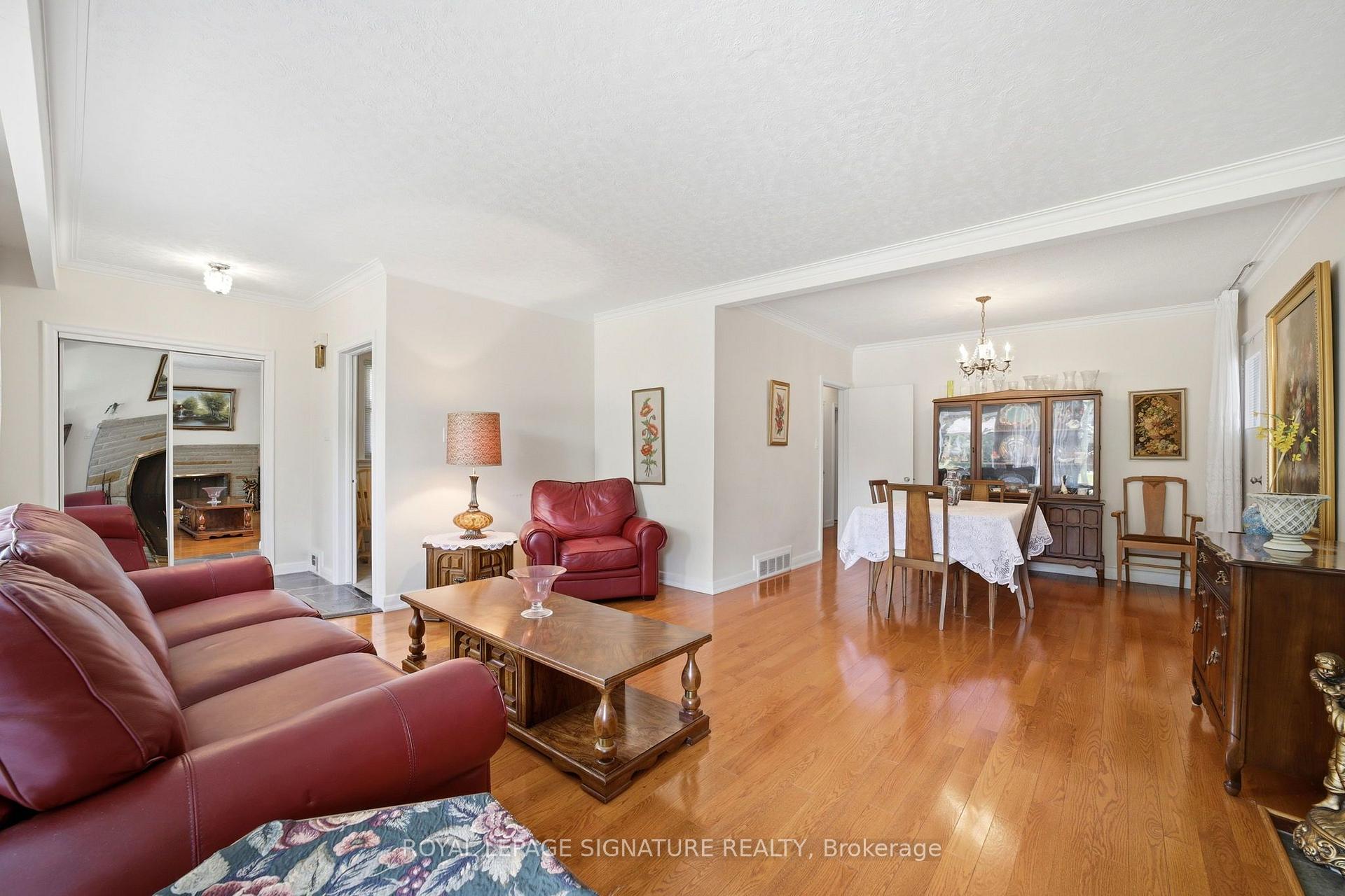 Photo 6 of 40 Kirk Bradden Road E, Etobicoke, Stonegate-Queensway — HOMEH