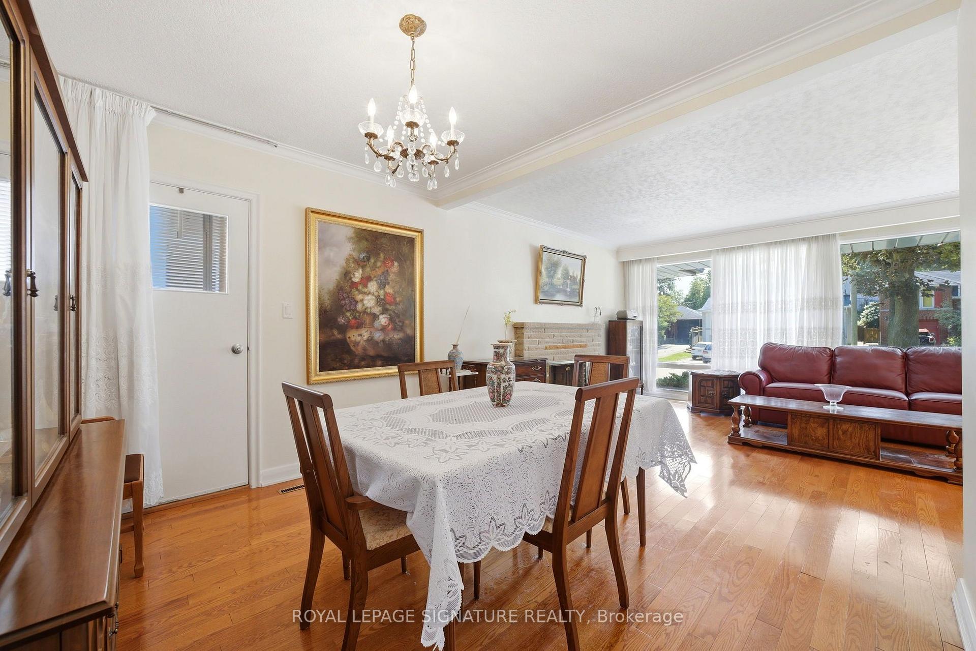 Photo 12 of 40 Kirk Bradden Road E, Etobicoke, Stonegate-Queensway — HOMEH