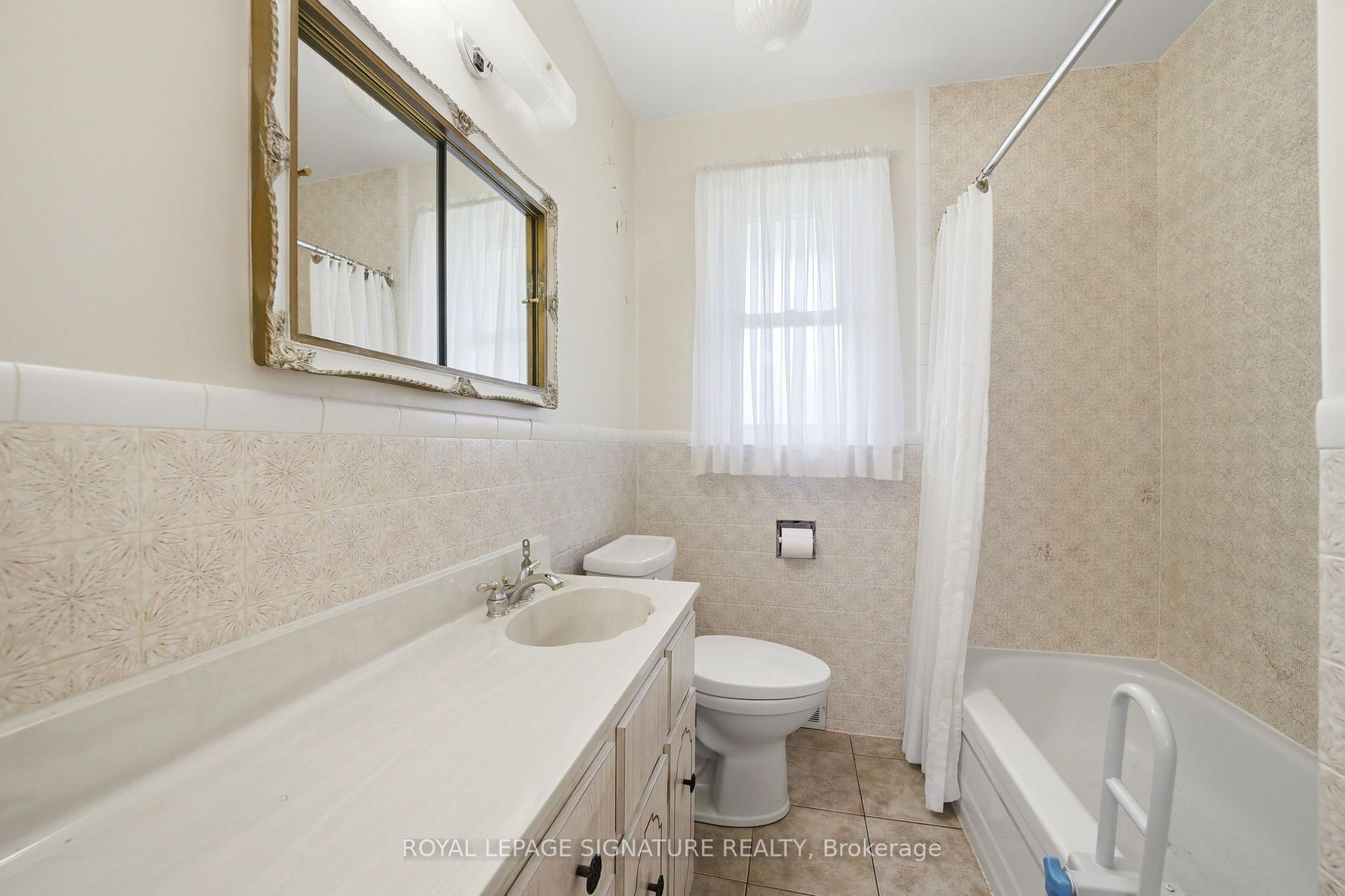 Photo 13 of 40 Kirk Bradden Road E, Etobicoke, Stonegate-Queensway — HOMEH