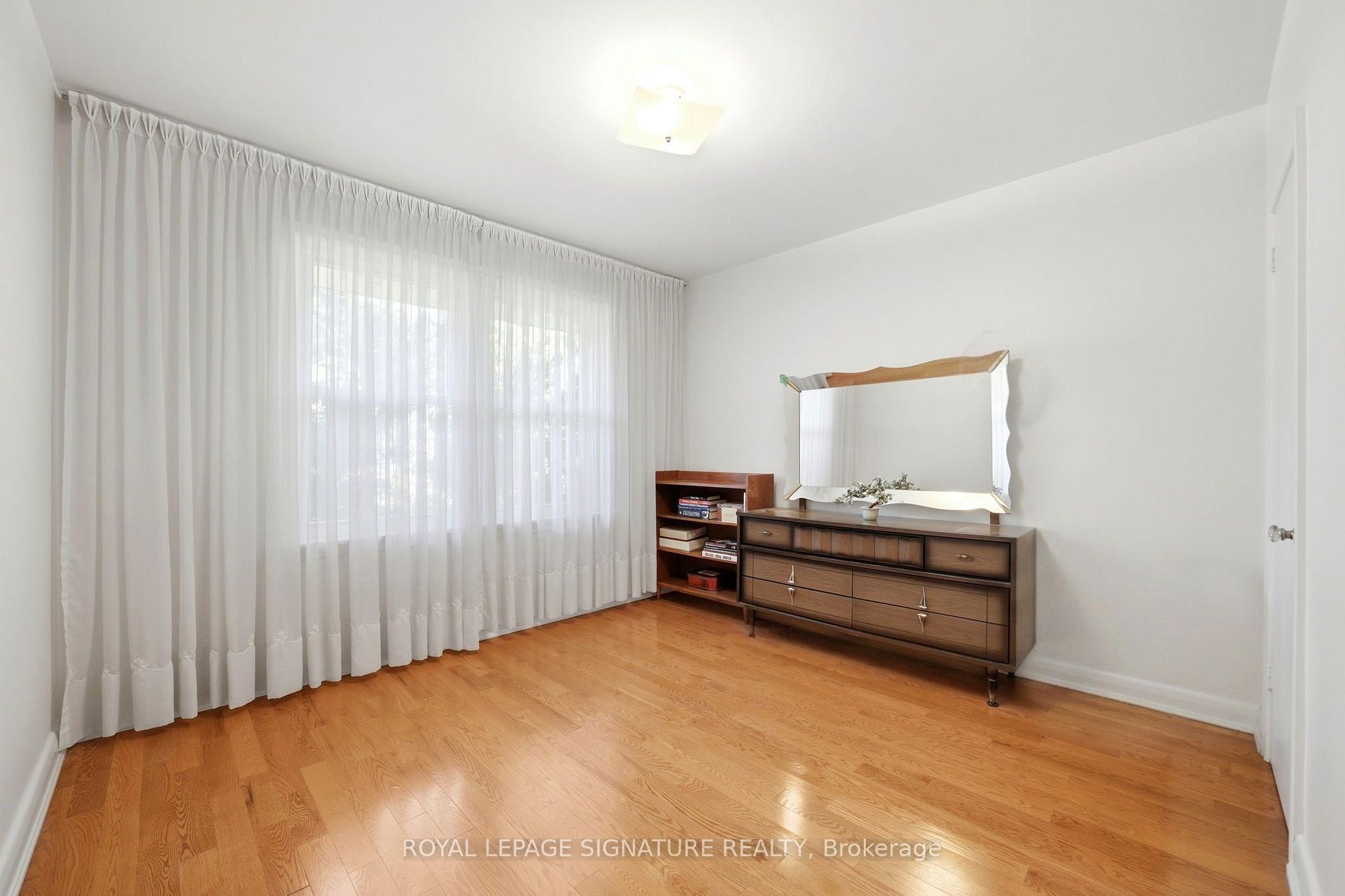 Photo 16 of 40 Kirk Bradden Road E, Etobicoke, Stonegate-Queensway — HOMEH