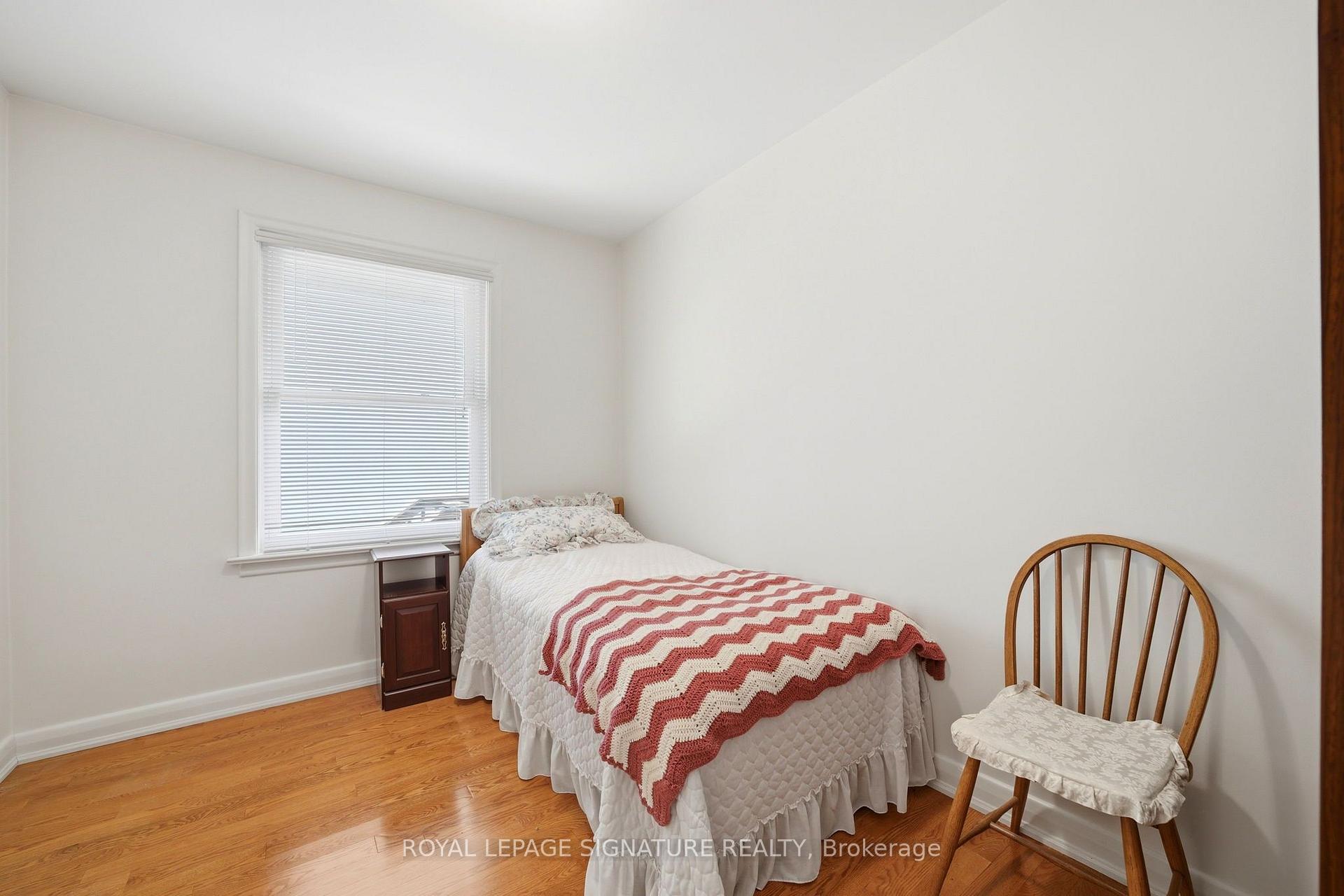 Photo 17 of 40 Kirk Bradden Road E, Etobicoke, Stonegate-Queensway — HOMEH