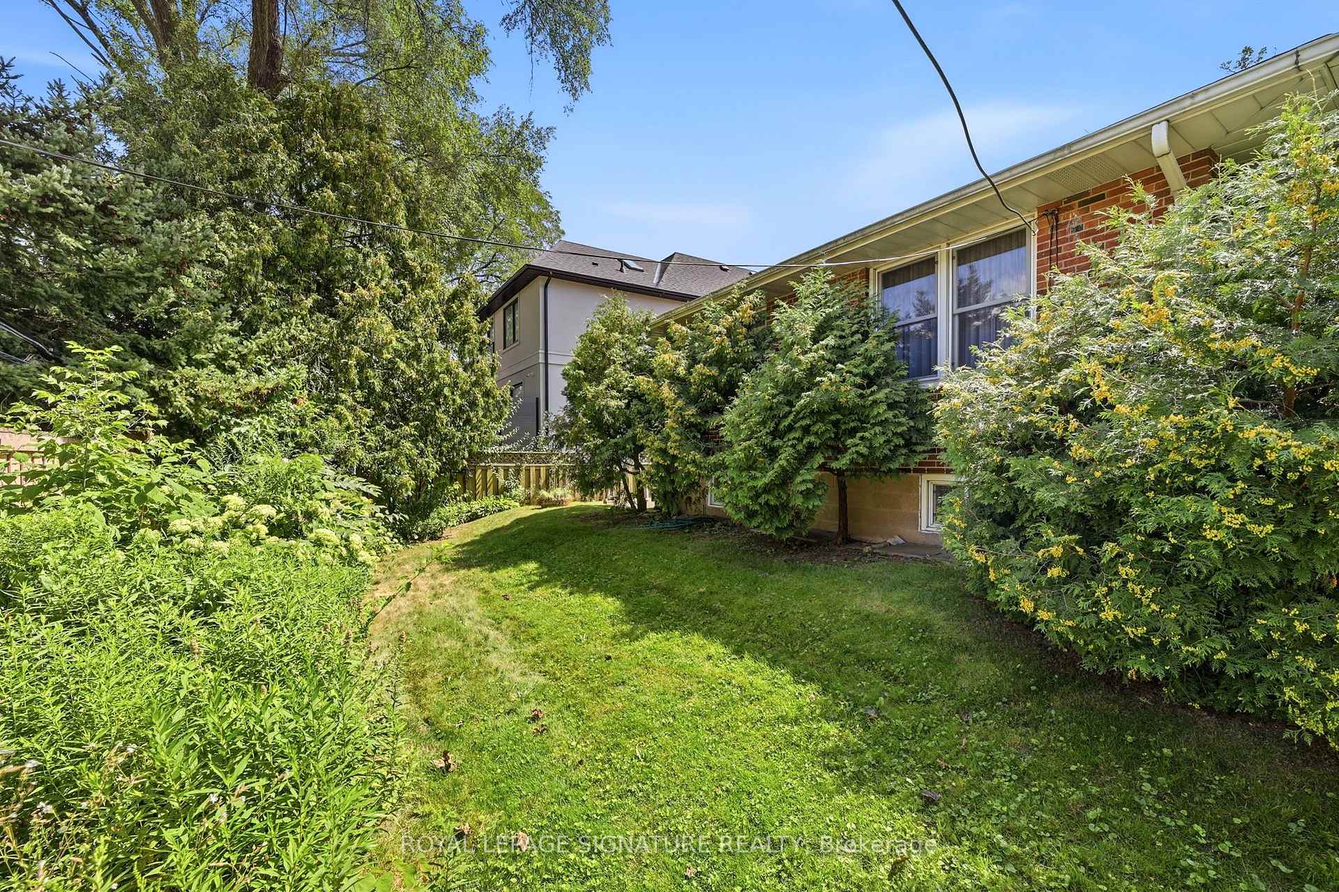 Photo 27 of 40 Kirk Bradden Road E, Etobicoke, Stonegate-Queensway — HOMEH
