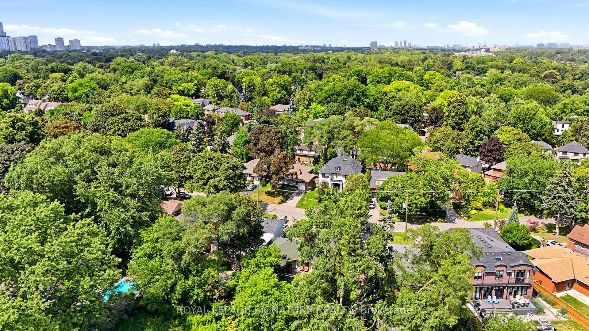 Photo 39 of 40 Kirk Bradden Road E, Etobicoke, Stonegate-Queensway — HOMEH
