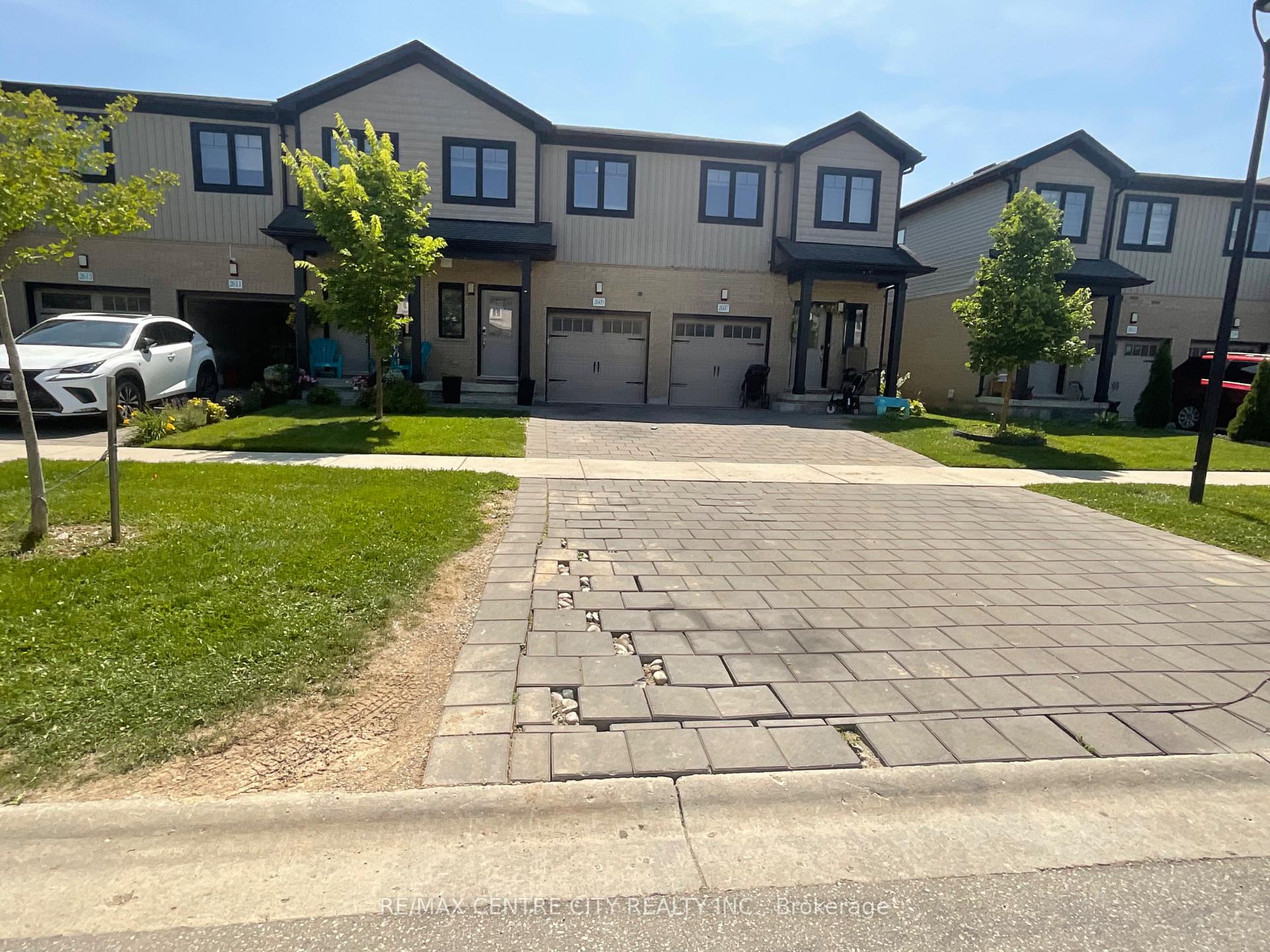 Front of Unit 10, 2609 Holbrook Drive