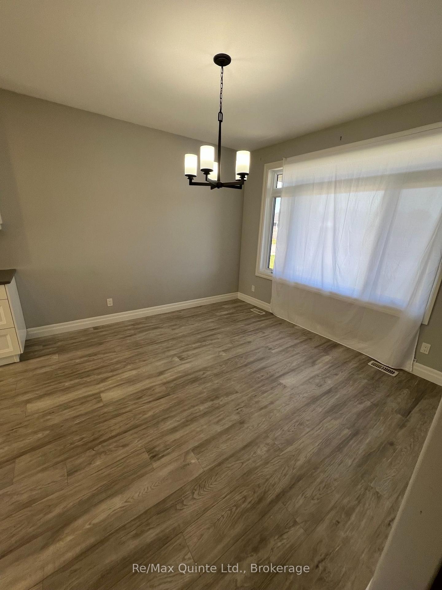 Photo 10 of 29 Gavin Crescent, Quinte West, Murray Ward — HOMEH