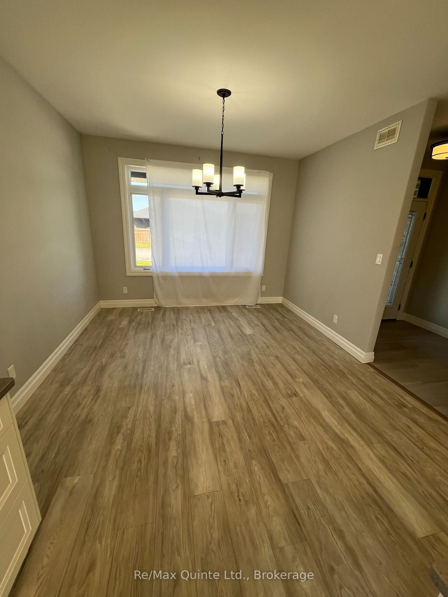 Photo 11 of 29 Gavin Crescent, Quinte West, Murray Ward — HOMEH