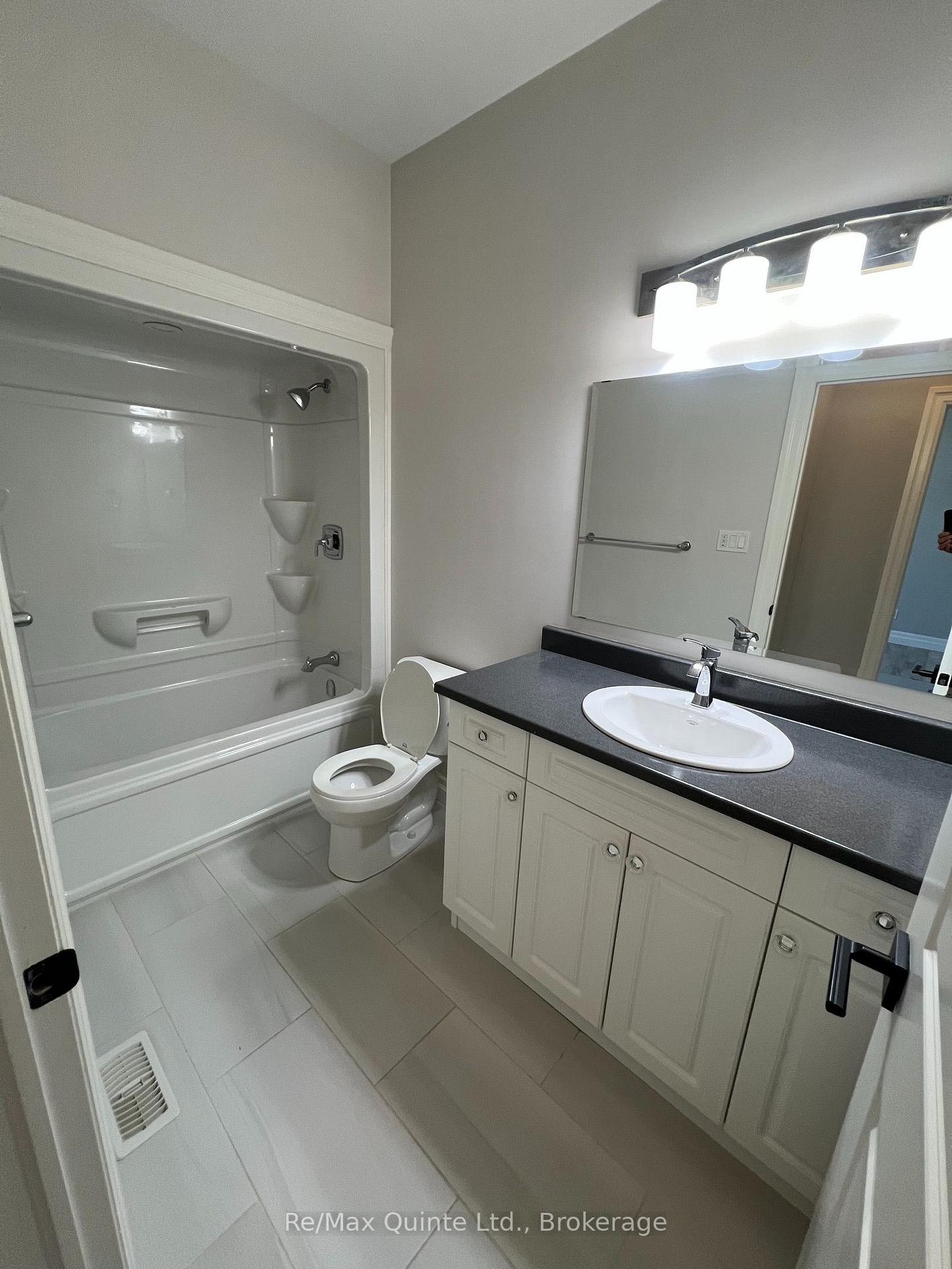 Photo 17 of 29 Gavin Crescent, Quinte West, Murray Ward — HOMEH