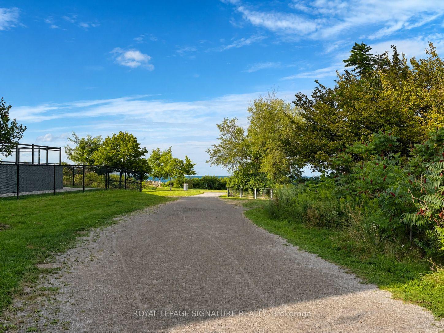 Photo 19 of 44 Southshore Crescent, Hamilton, Lakeshore — HOMEH