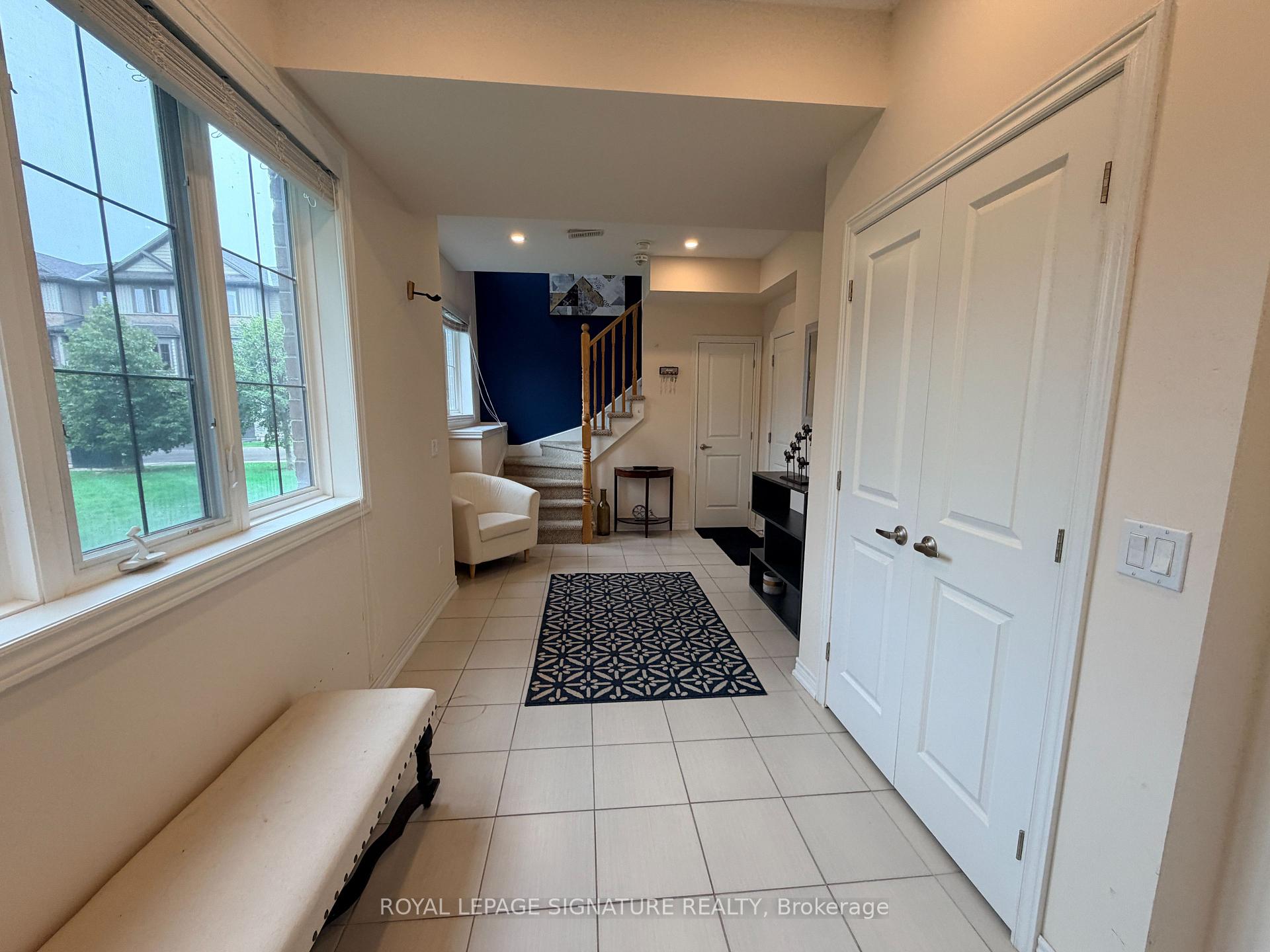 Photo 3 of 44 Southshore Crescent, Hamilton, Lakeshore — HOMEH