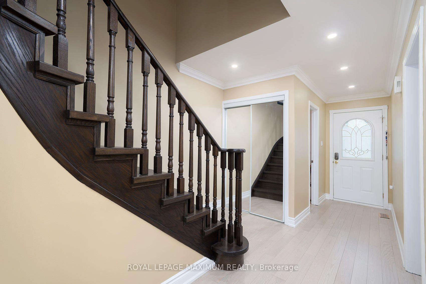 Photo 4 of 53 Aberdeen Avenue, Vaughan, East Woodbridge — HOMEH