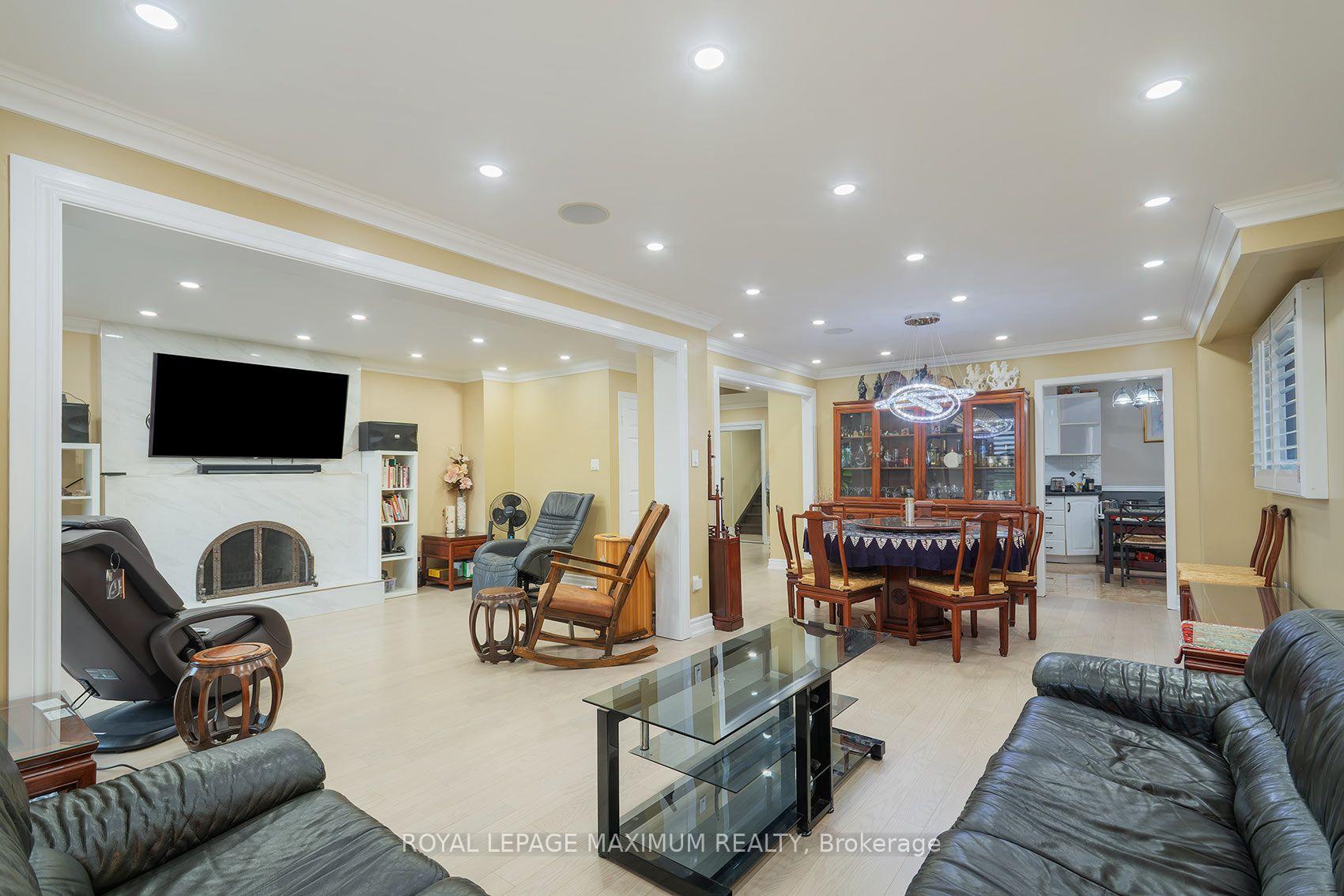 Photo 5 of 53 Aberdeen Avenue, Vaughan, East Woodbridge — HOMEH