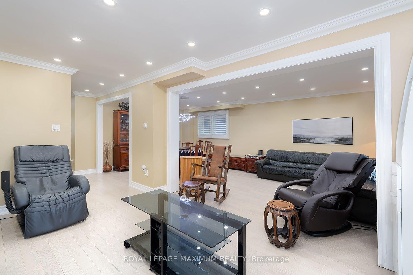 Photo 6 of 53 Aberdeen Avenue, Vaughan, East Woodbridge — HOMEH