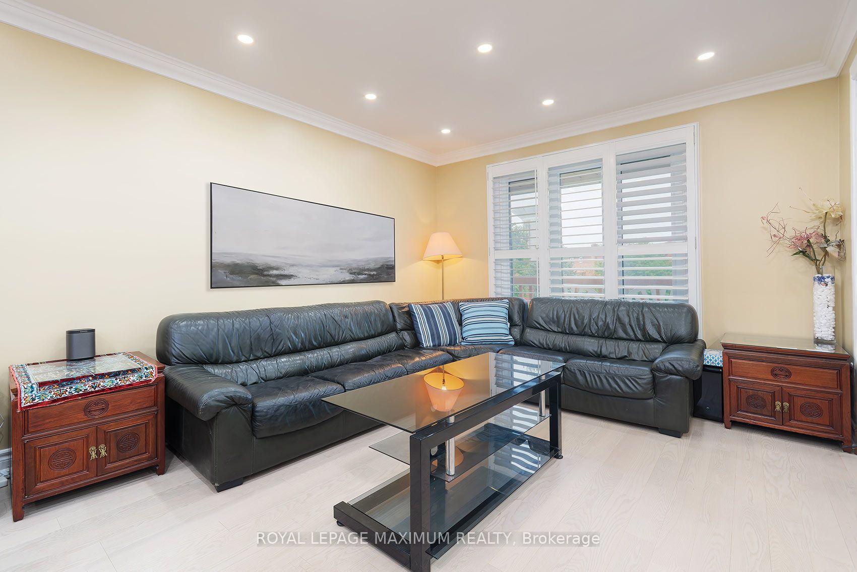Photo 11 of 53 Aberdeen Avenue, Vaughan, East Woodbridge — HOMEH