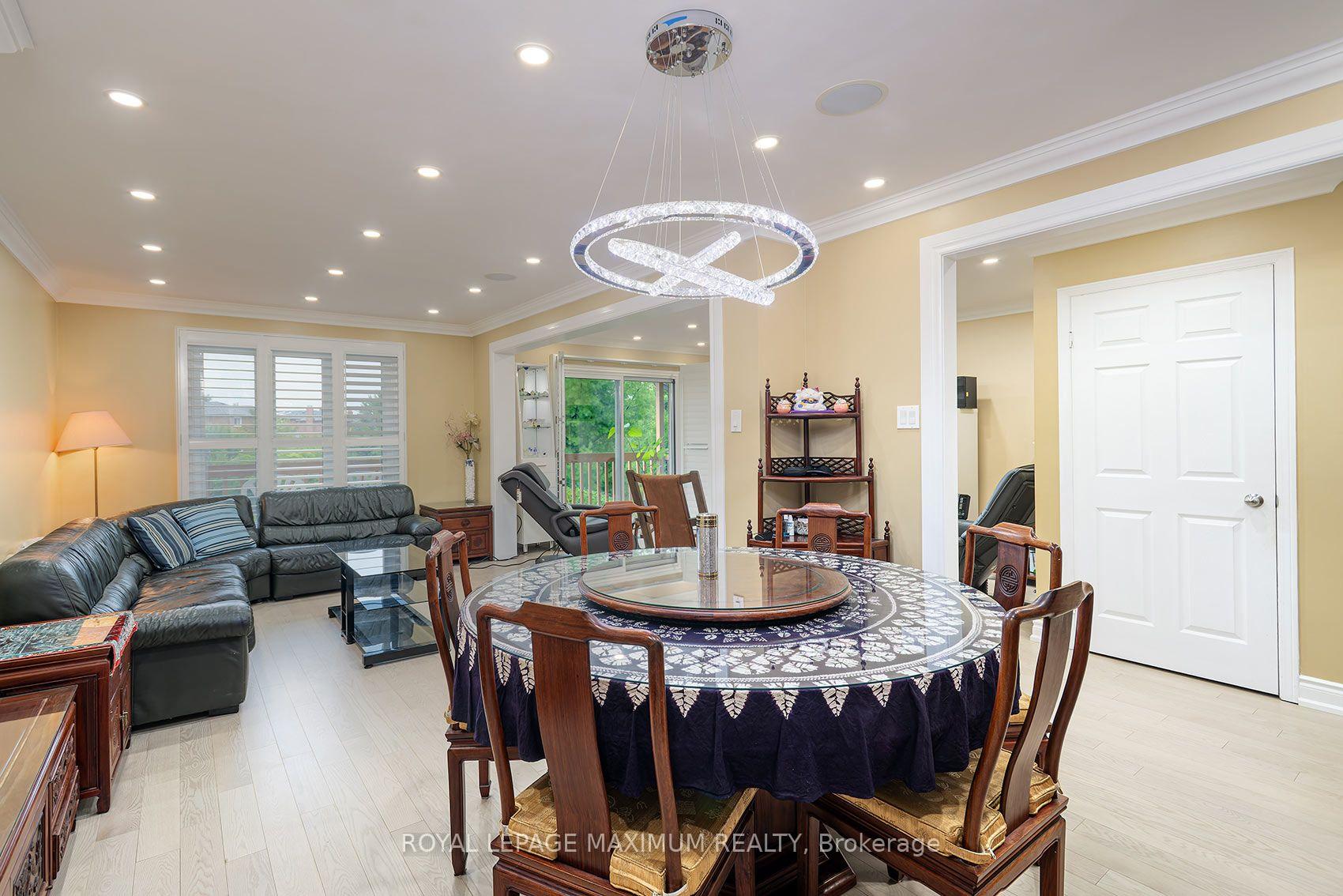 Photo 15 of 53 Aberdeen Avenue, Vaughan, East Woodbridge — HOMEH