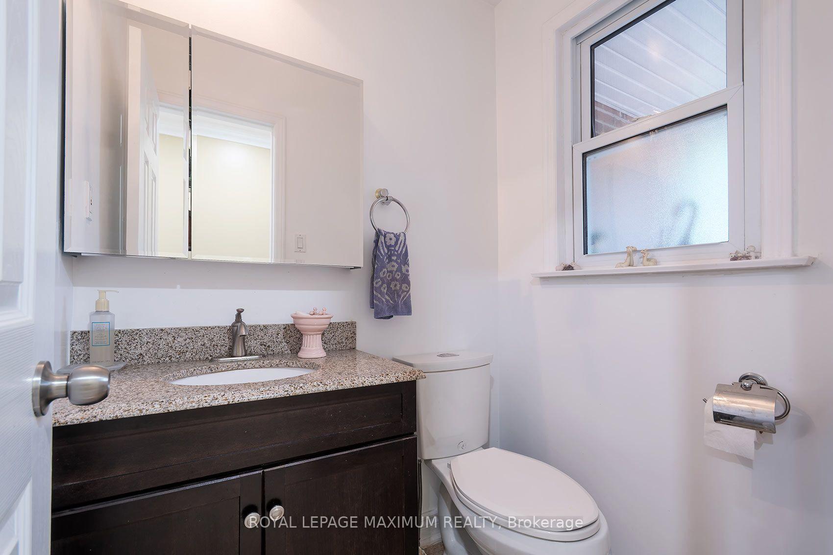 Photo 16 of 53 Aberdeen Avenue, Vaughan, East Woodbridge — HOMEH