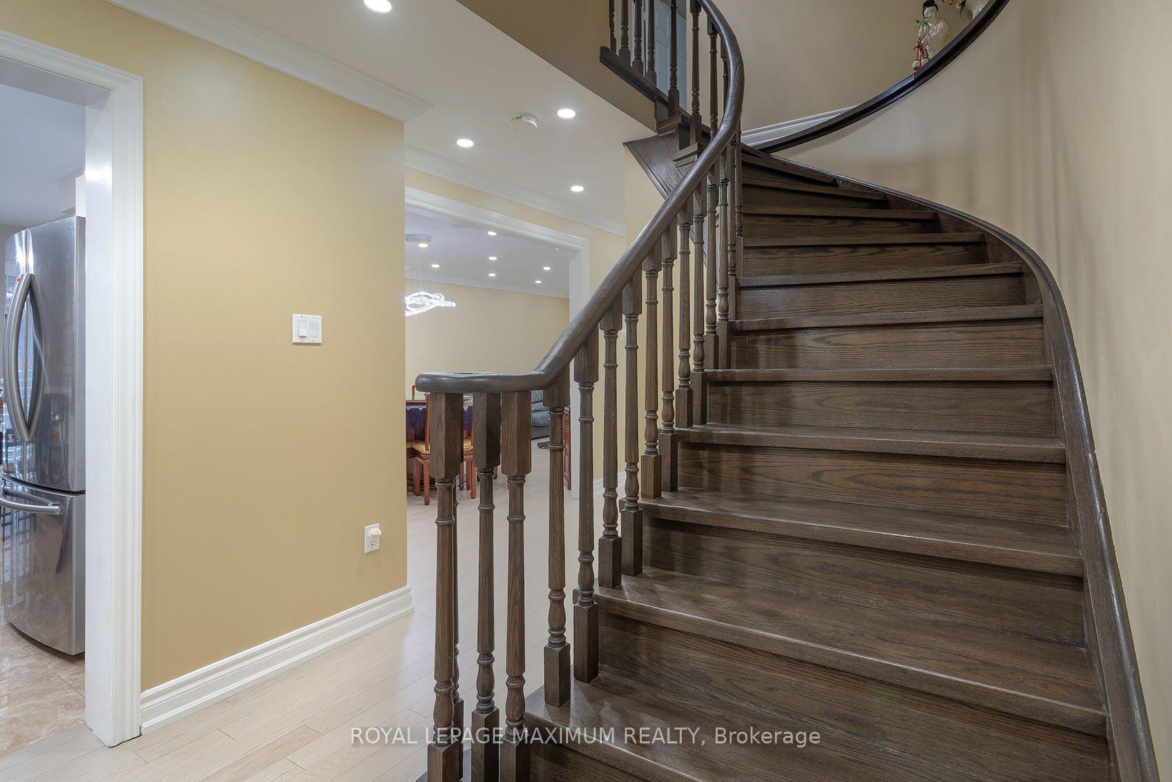 Photo 17 of 53 Aberdeen Avenue, Vaughan, East Woodbridge — HOMEH