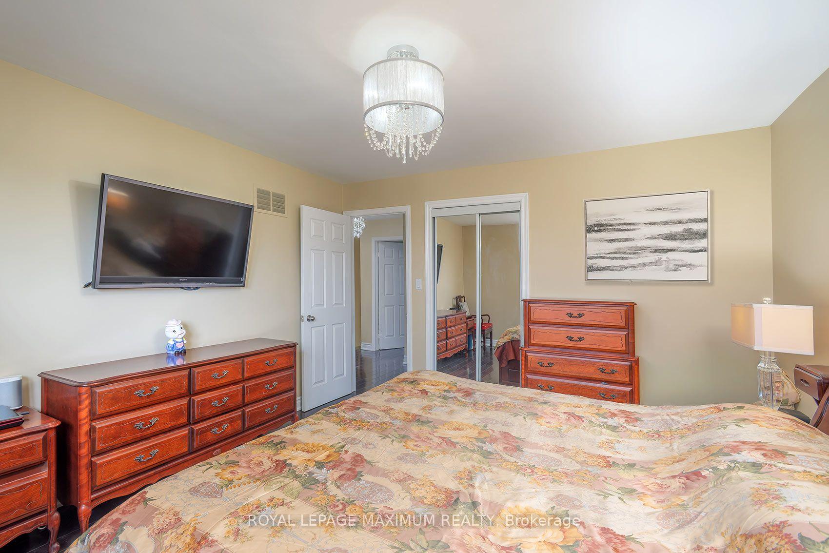 Photo 22 of 53 Aberdeen Avenue, Vaughan, East Woodbridge — HOMEH