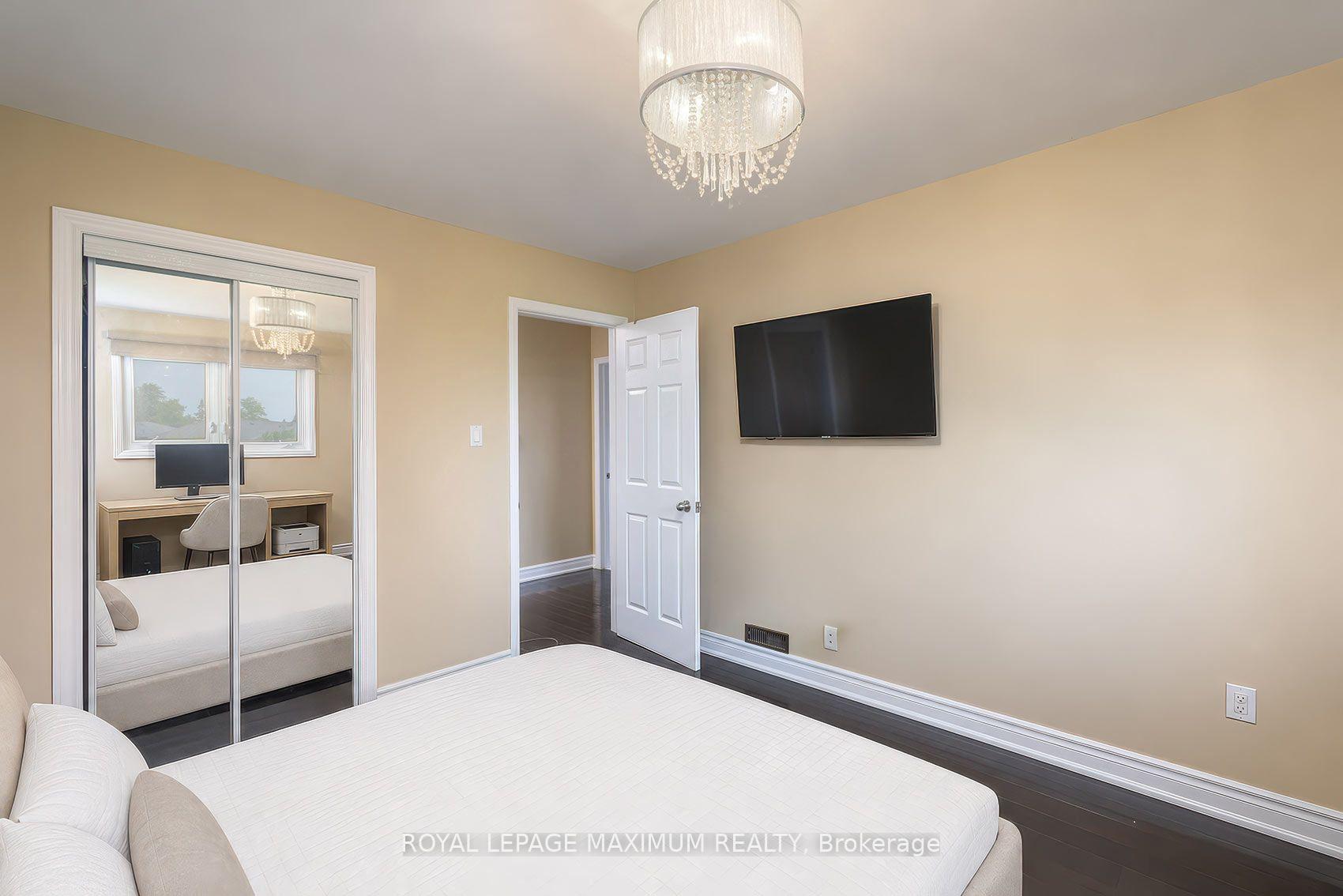 Photo 24 of 53 Aberdeen Avenue, Vaughan, East Woodbridge — HOMEH