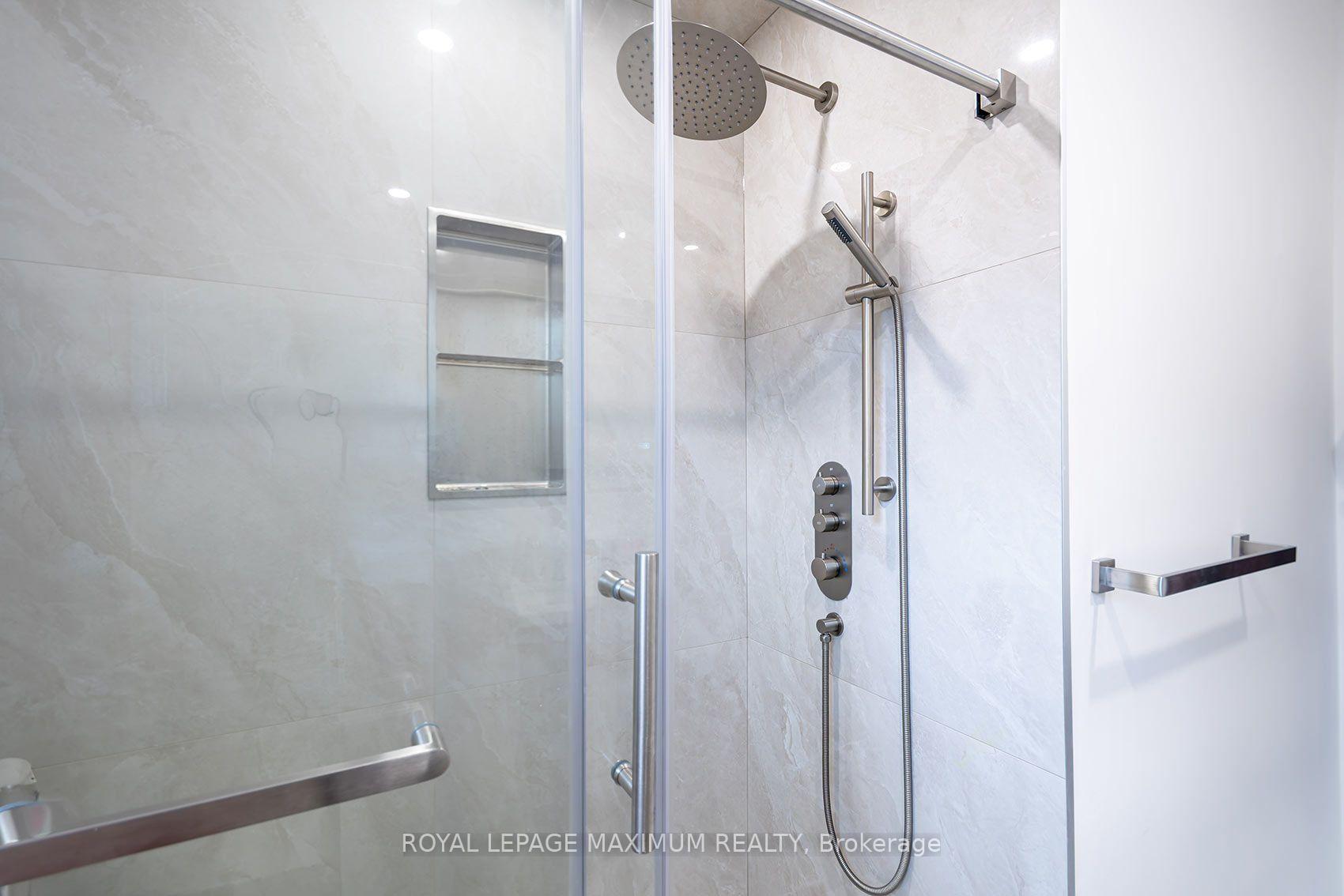 Photo 26 of 53 Aberdeen Avenue, Vaughan, East Woodbridge — HOMEH
