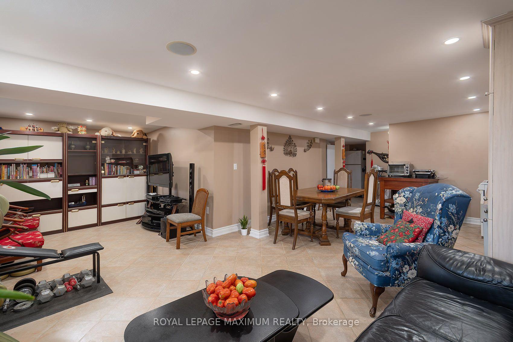 Photo 27 of 53 Aberdeen Avenue, Vaughan, East Woodbridge — HOMEH