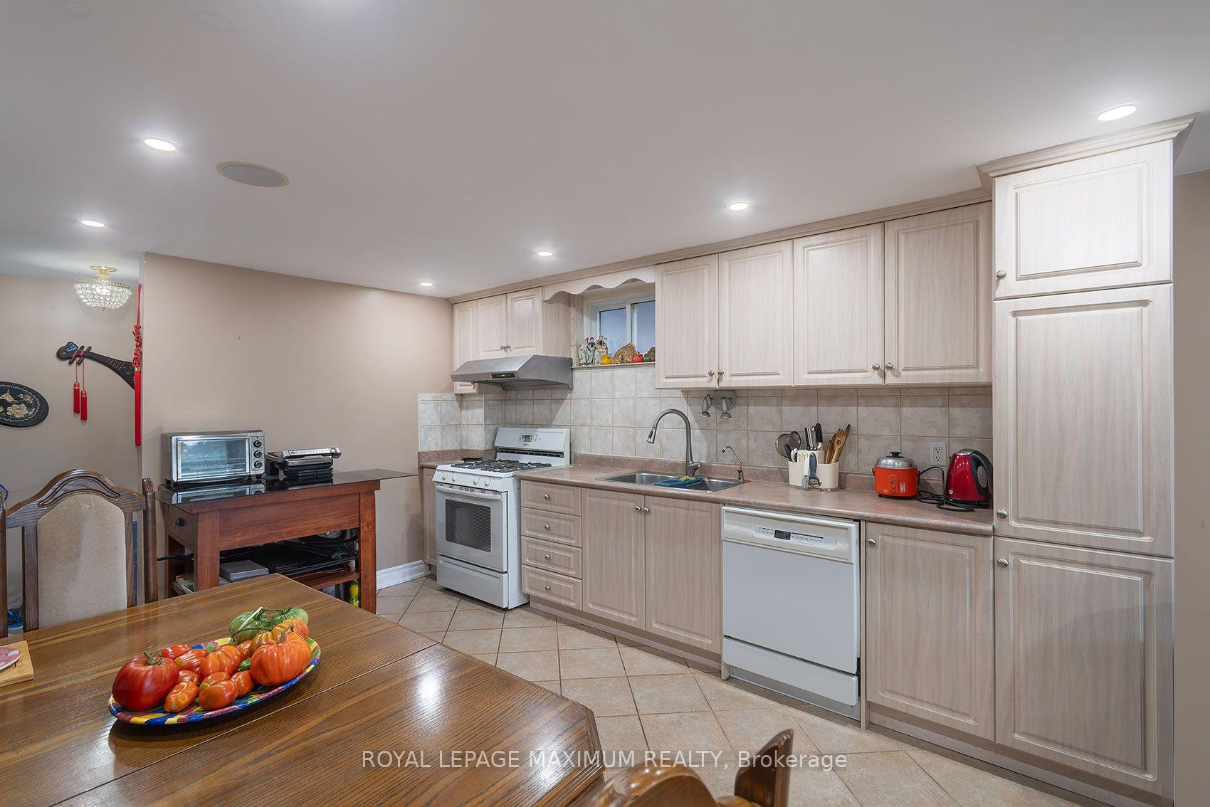 Photo 29 of 53 Aberdeen Avenue, Vaughan, East Woodbridge — HOMEH