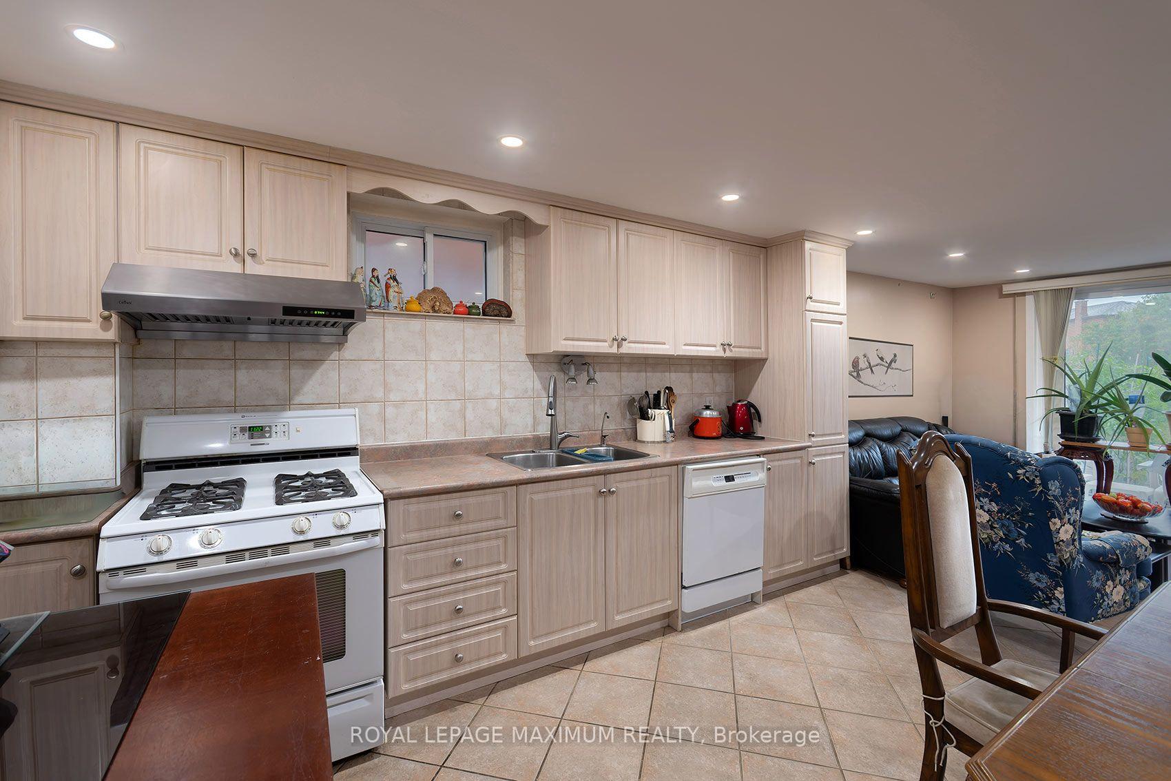 Photo 30 of 53 Aberdeen Avenue, Vaughan, East Woodbridge — HOMEH