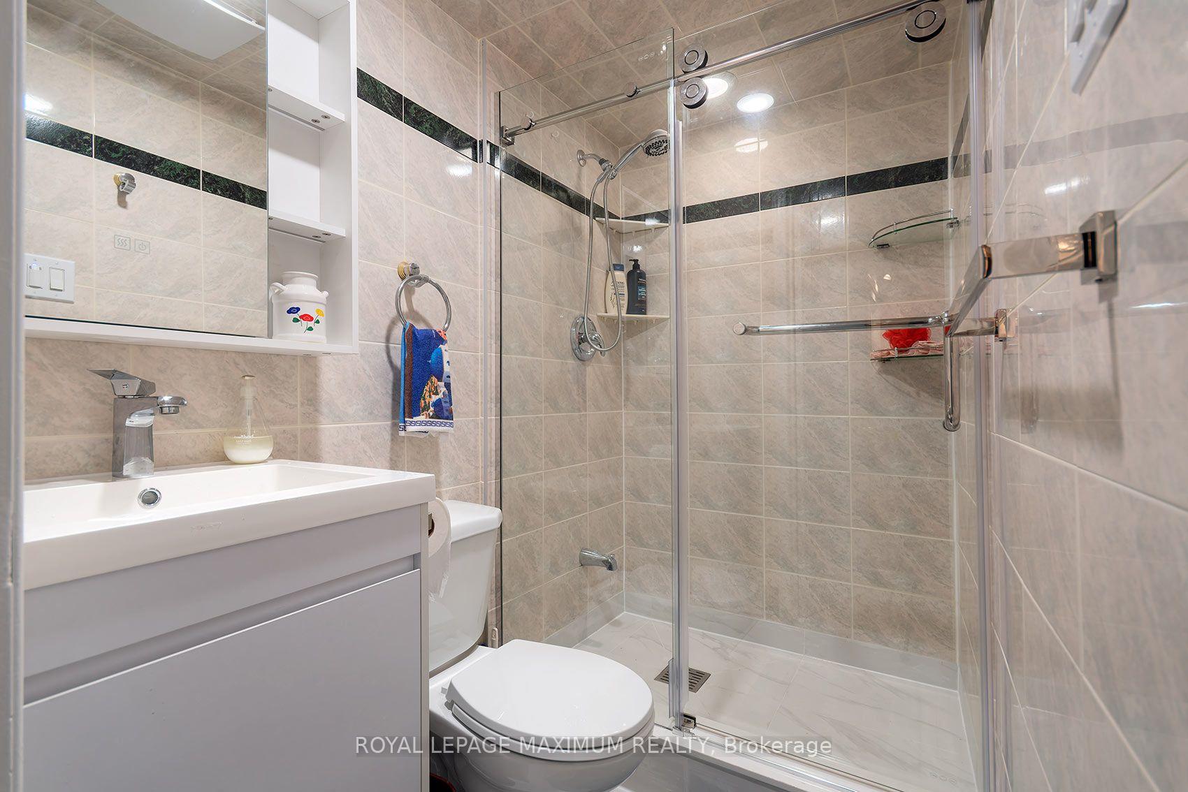 Photo 31 of 53 Aberdeen Avenue, Vaughan, East Woodbridge — HOMEH