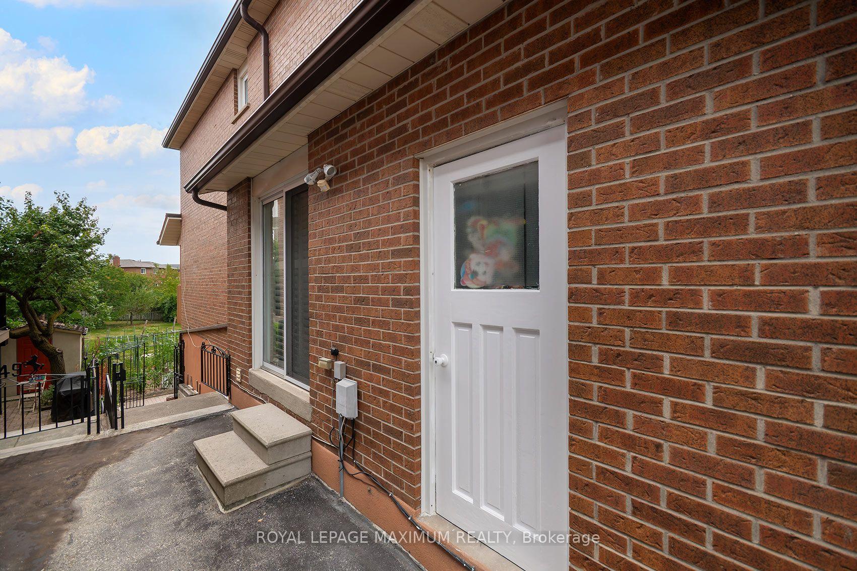 Photo 32 of 53 Aberdeen Avenue, Vaughan, East Woodbridge — HOMEH