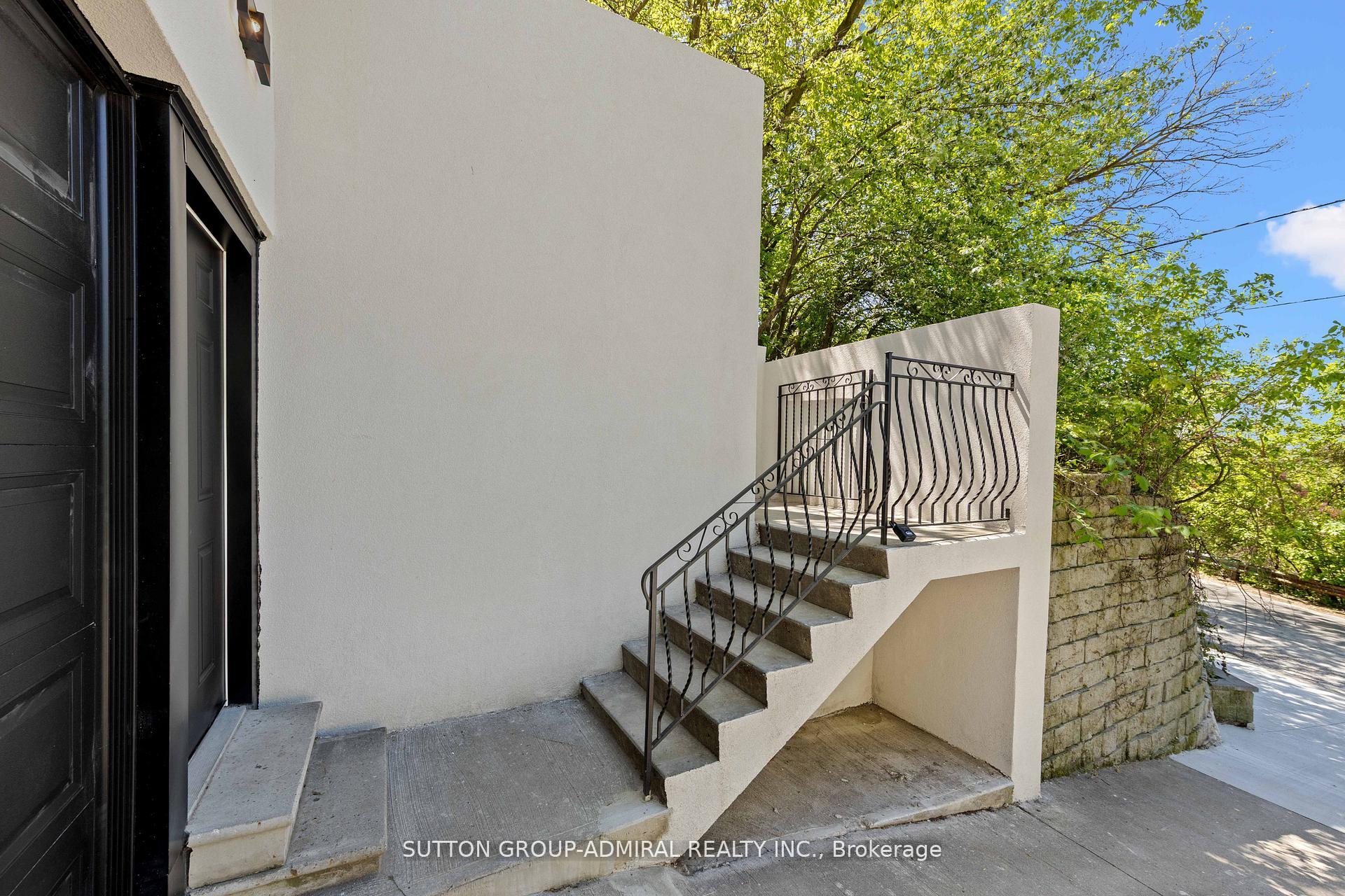 Photo 4 of 35 Beechwood Drive, Toronto, Broadview North — HOMEH