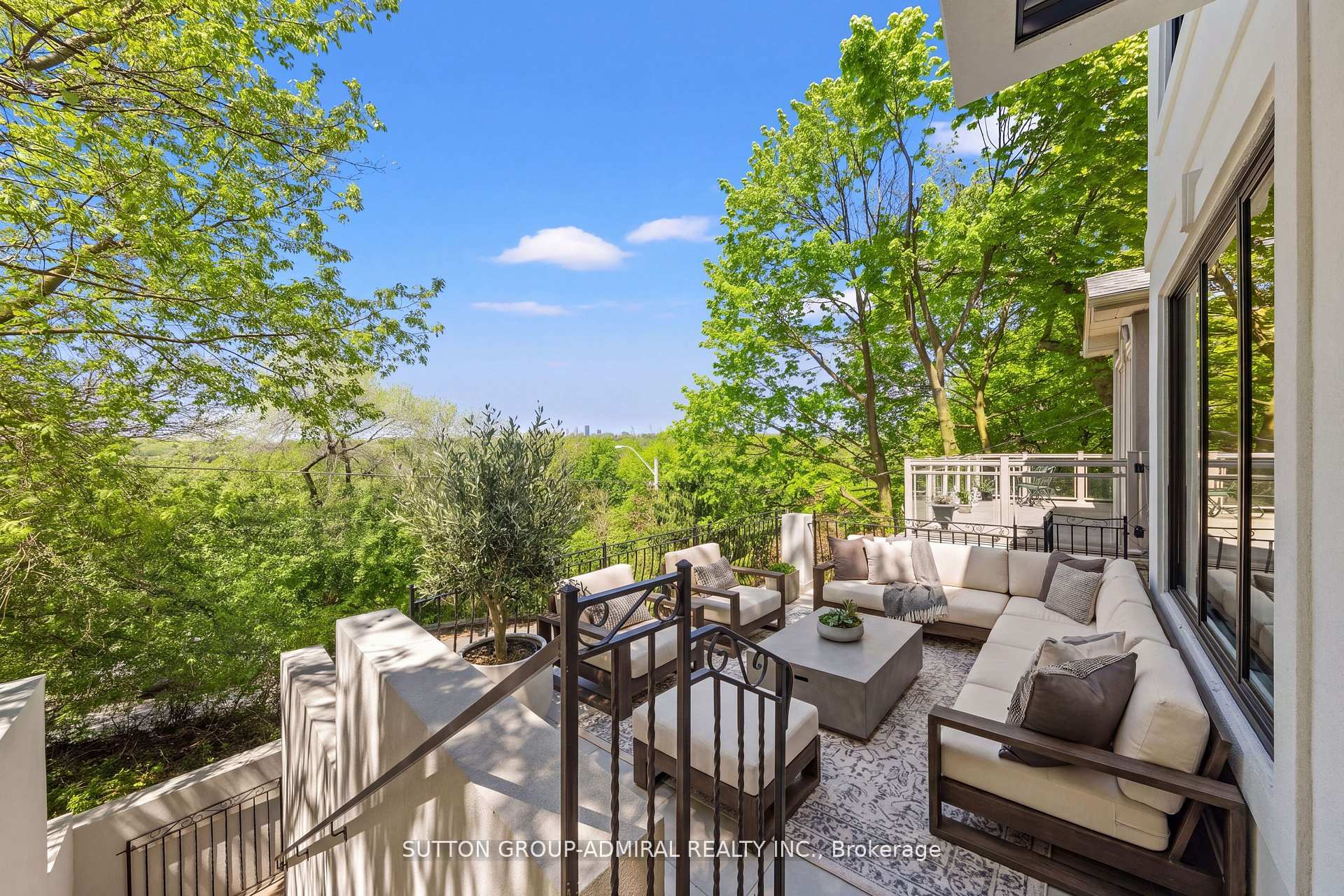Photo 6 of 35 Beechwood Drive, Toronto, Broadview North — HOMEH