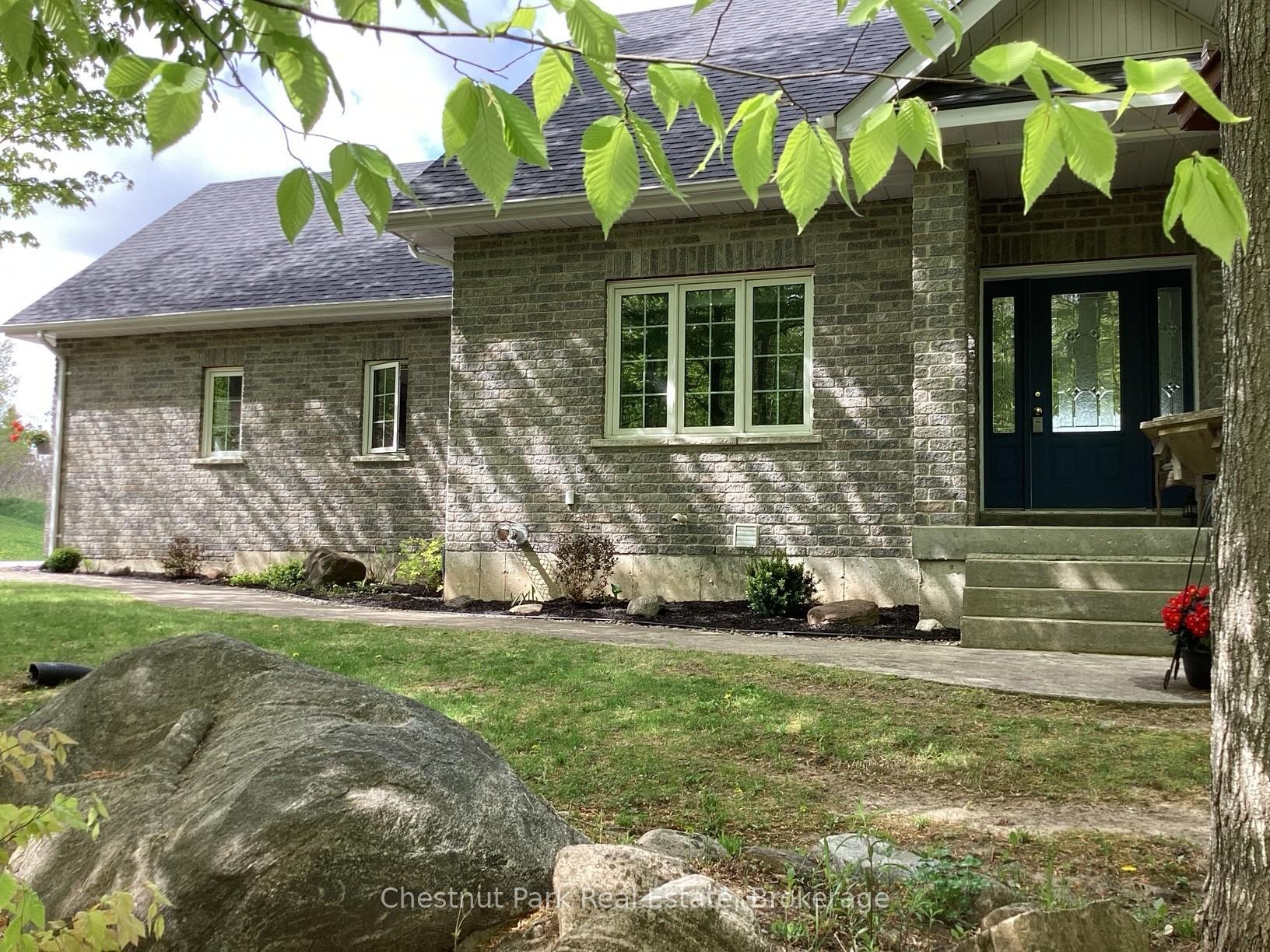Photo 3 of 28 Boyd Crescent, Oro-Medonte, Moonstone — HOMEH