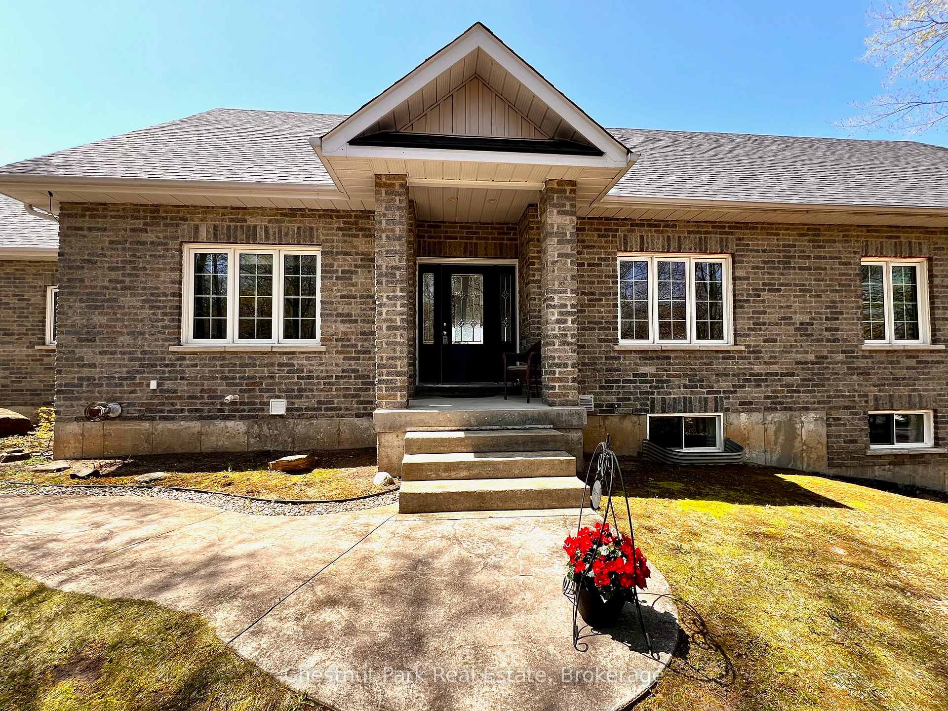 Photo 5 of 28 Boyd Crescent, Oro-Medonte, Moonstone — HOMEH
