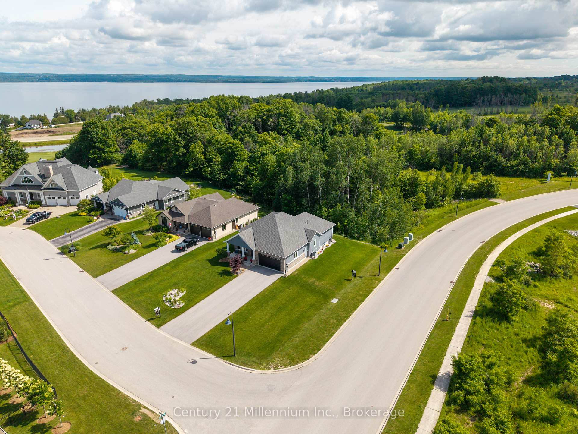 Photo 6 of 401 Algoma Crescent, Georgian Bluffs — HOMEH