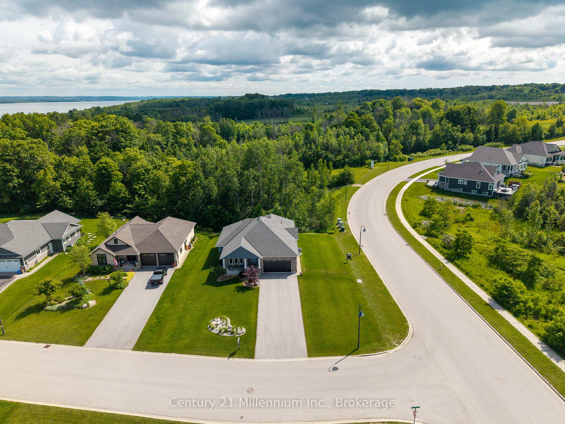 Photo 7 of 401 Algoma Crescent, Georgian Bluffs — HOMEH