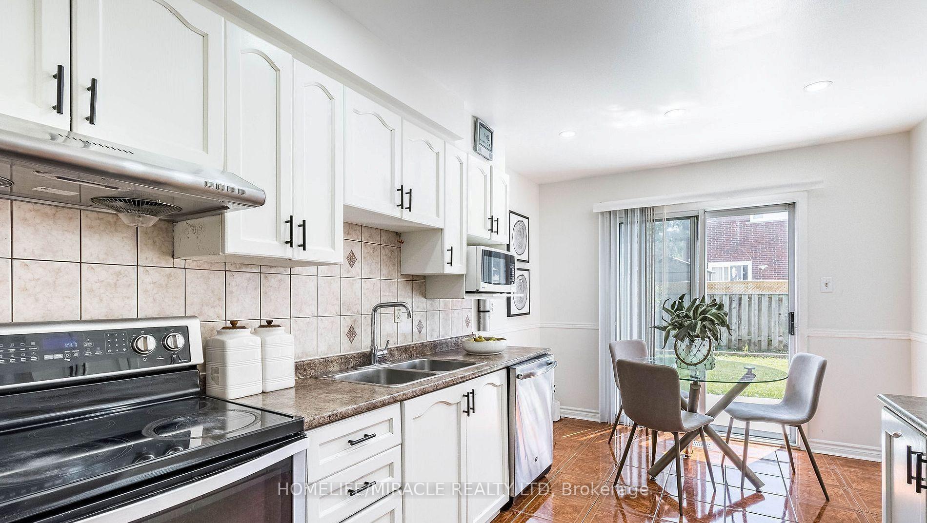 Photo 4 of 21 Tralee Street, Brampton, Heart Lake West — HOMEH