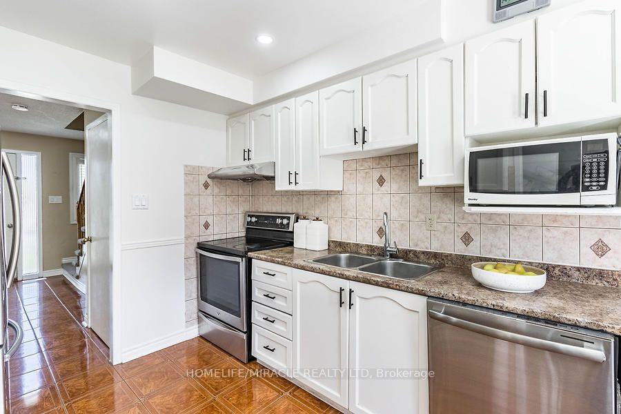 Photo 10 of 21 Tralee Street, Brampton, Heart Lake West — HOMEH