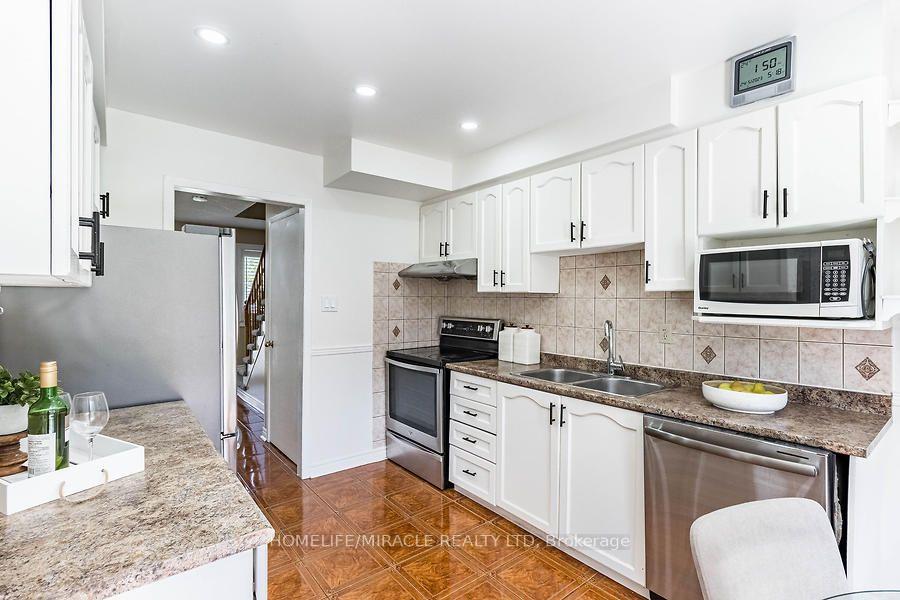 Photo 11 of 21 Tralee Street, Brampton, Heart Lake West — HOMEH