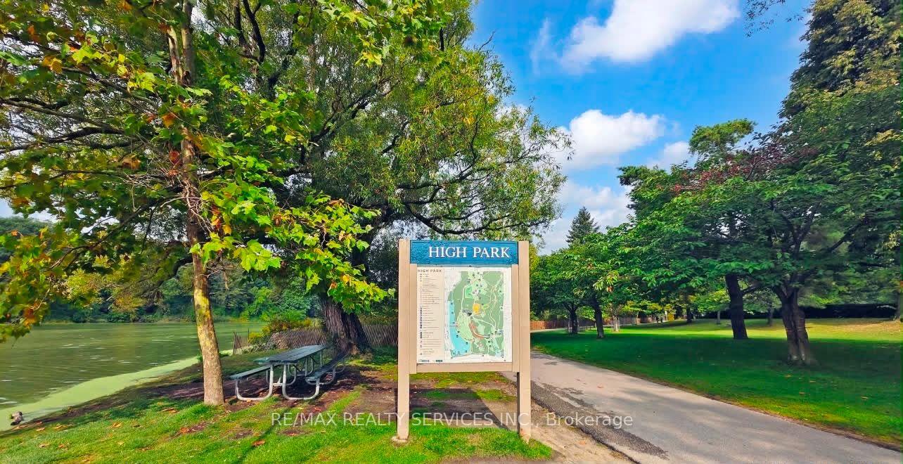 Photo 3 of Unit 1004, 1638 Bloor Street W, Toronto, High Park North — HOMEH