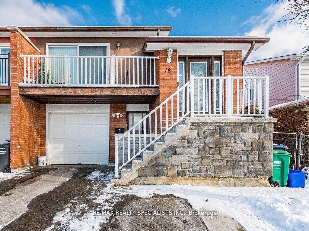 Photo 2 of 18 Ashford Court, Brampton, Brampton North — HOMEH
